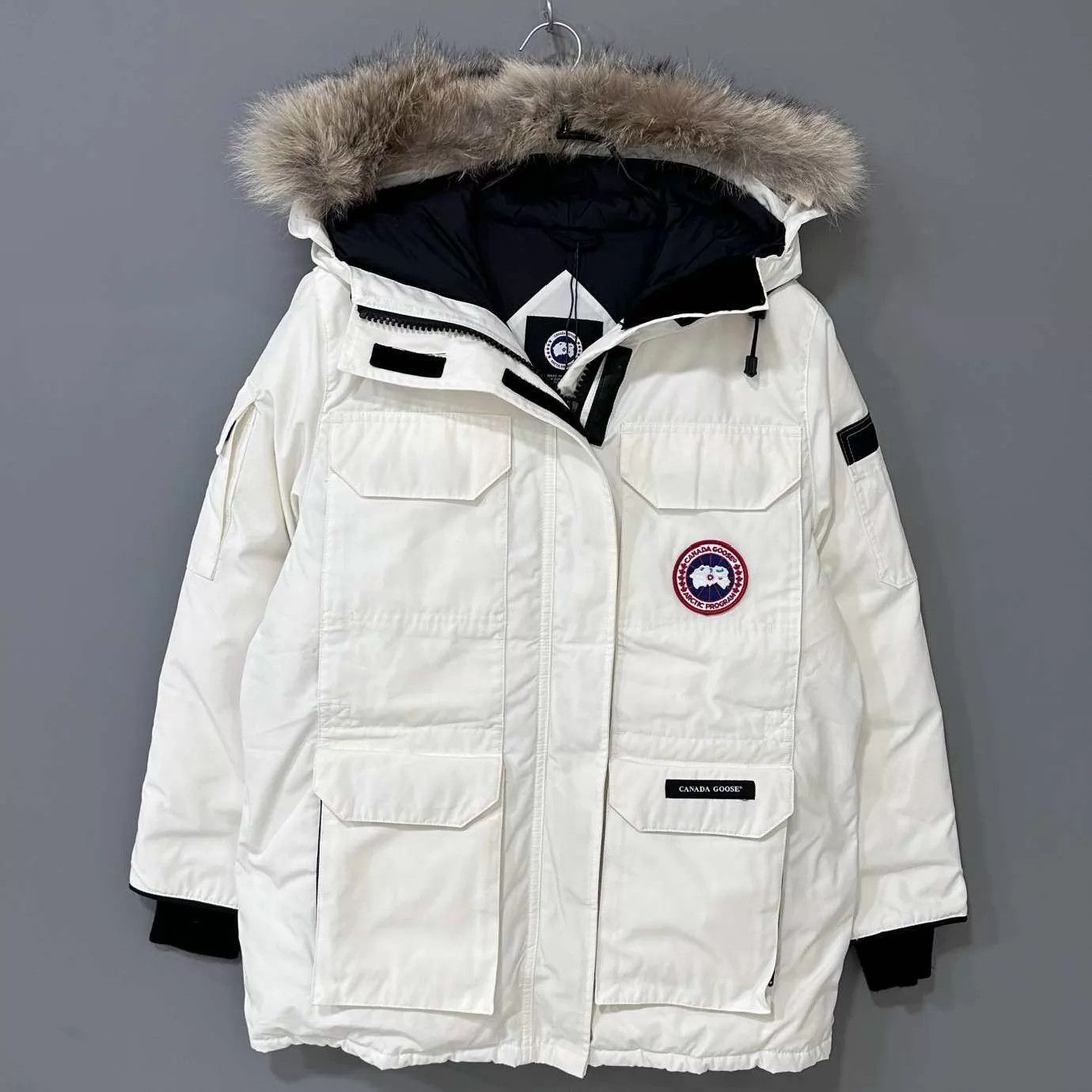 Canada Goose Canada Goose Expedition White 4-Pocket L Size L / US 10 / IT 46 - 1 Thumbnail