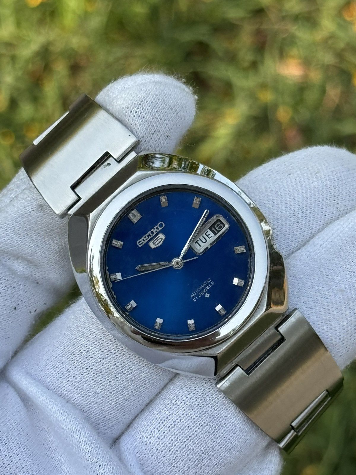 Seiko Vintage Seiko 5 Automatic Blue sunburst Dial day/date watch Size 36 - 1 Thumbnail