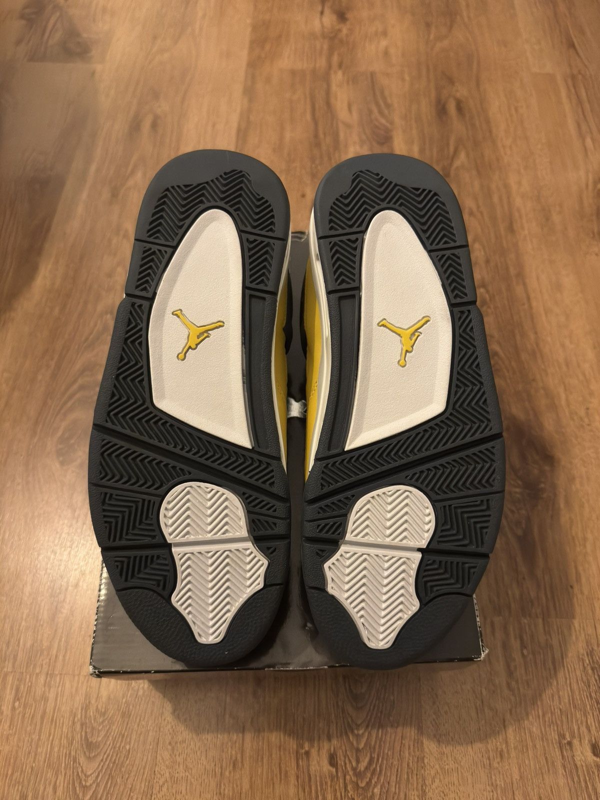 Jordan Brand DS 2006 Jordan 4 Retro LS Lightning (314254-702) Size 9 Size US 9 / EU 42 - 5 Thumbnail