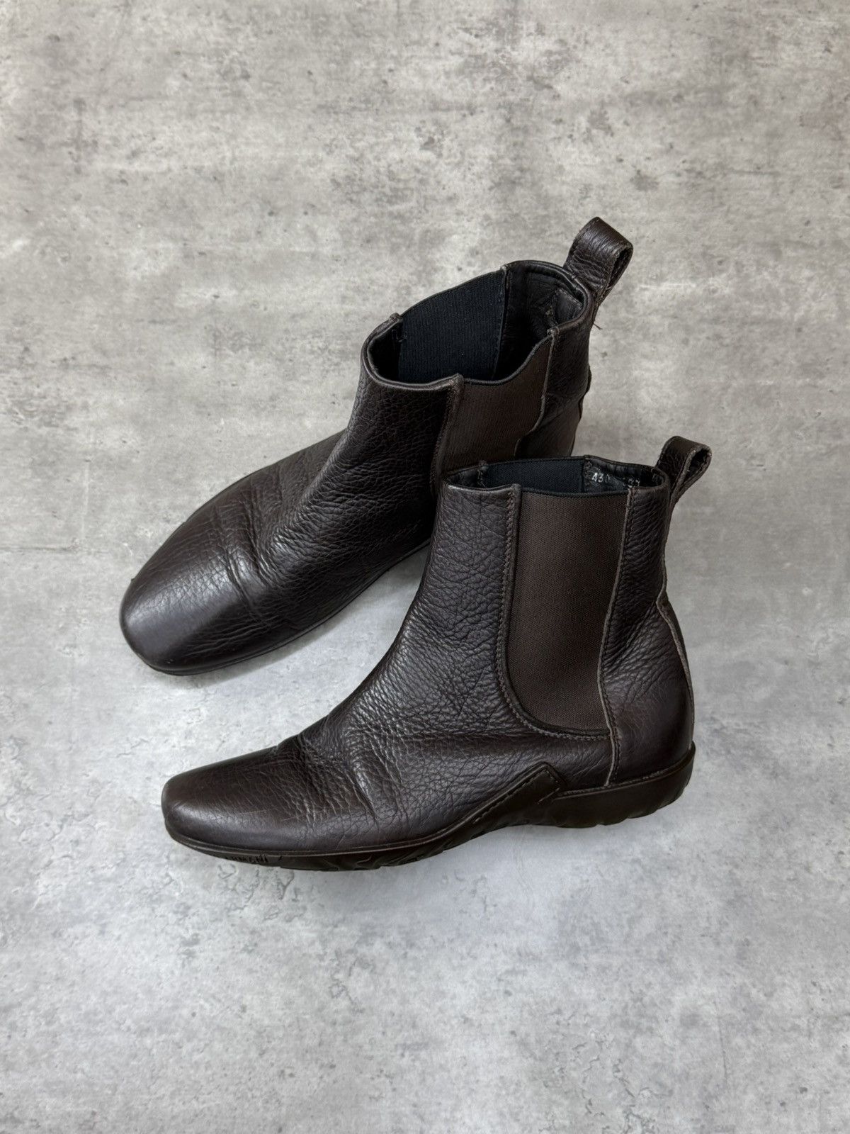 Giorgio Armani Giorgio Armani Brown Leather Chelsea Ankle Boots Unisex 39 Size US 6.5 / EU 39-40 - 1 Thumbnail
