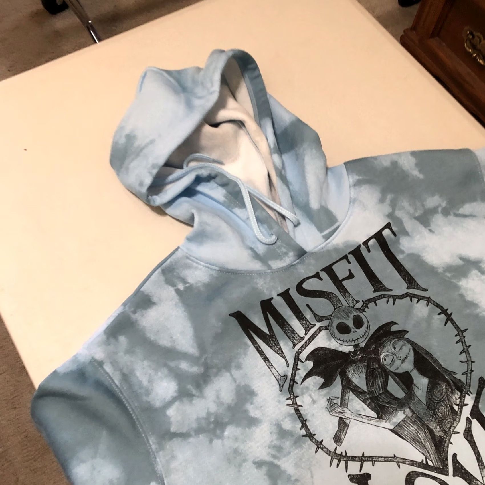 Disney NIGHTMARE BEFORE CHRISTMAS Misfit Love Hoodie Light Blue XS Juniors Disney Jack Skellington Sally Tie Dye Size XS / US 0-2 / IT 36-38 - 4 Thumbnail
