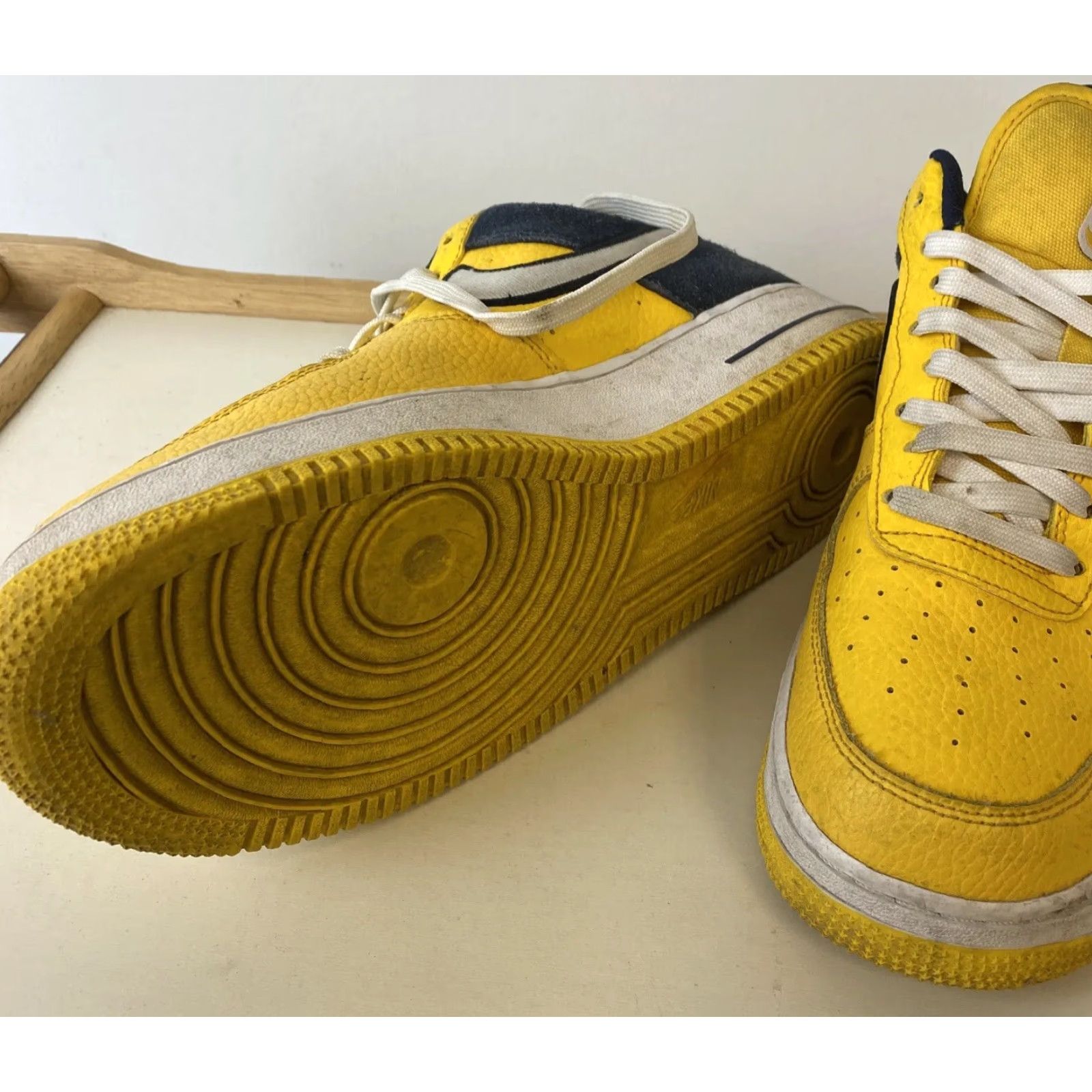Nike Nike Air Force 1 Low 07 Lv8 Amarillo White Yellow Navy Blue Men 10 / S1 Nike Air Force 1 Low 07 Lv8 Amarillo White Yellow Navy Blue Men 10 / S1 Size ONE SIZE - 8 Thumbnail