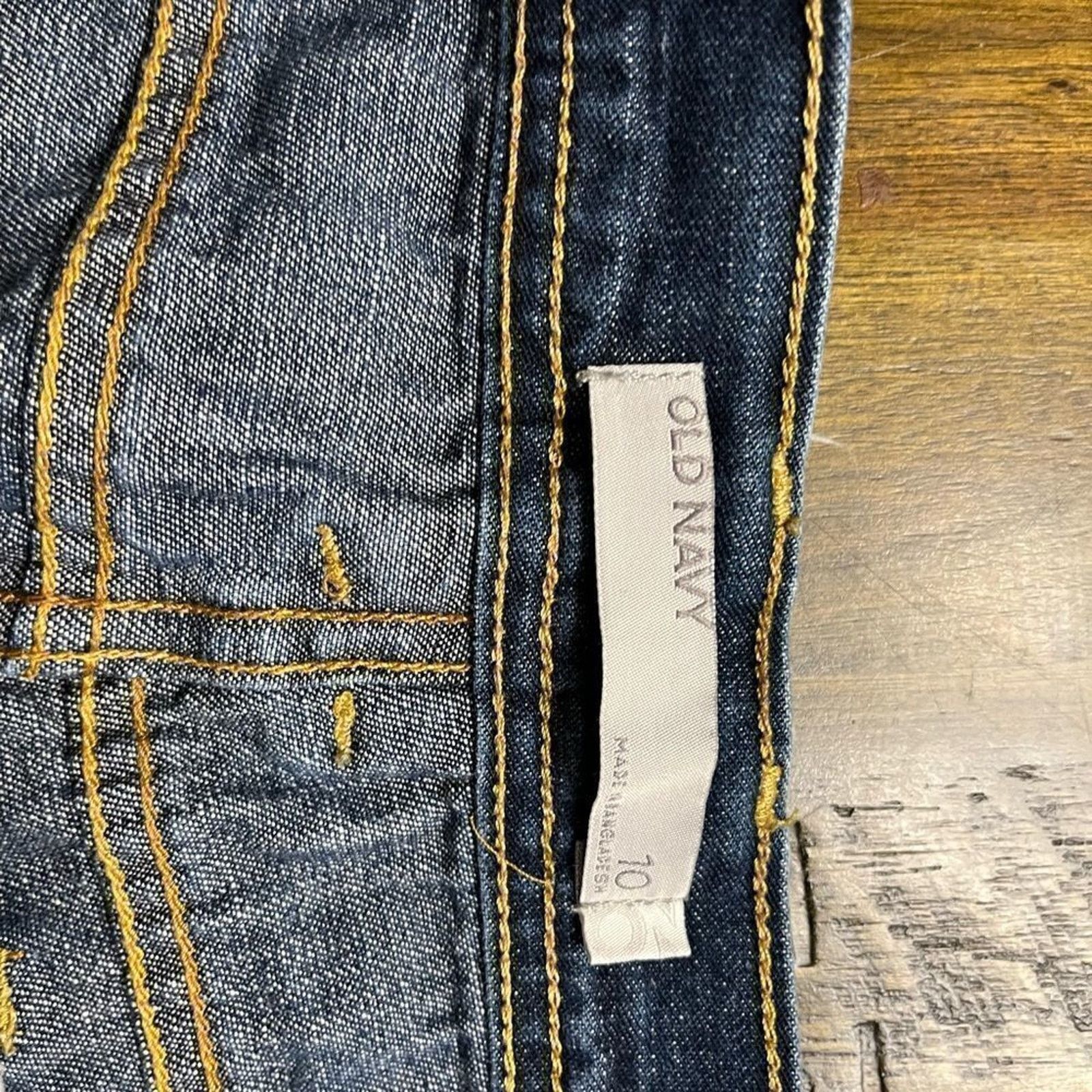 Old Navy Old Navy Distressed, Mid Rise, Dark Wash, Denim Jean Shorts Size 32" / US 10 / IT 46 - 5 Thumbnail