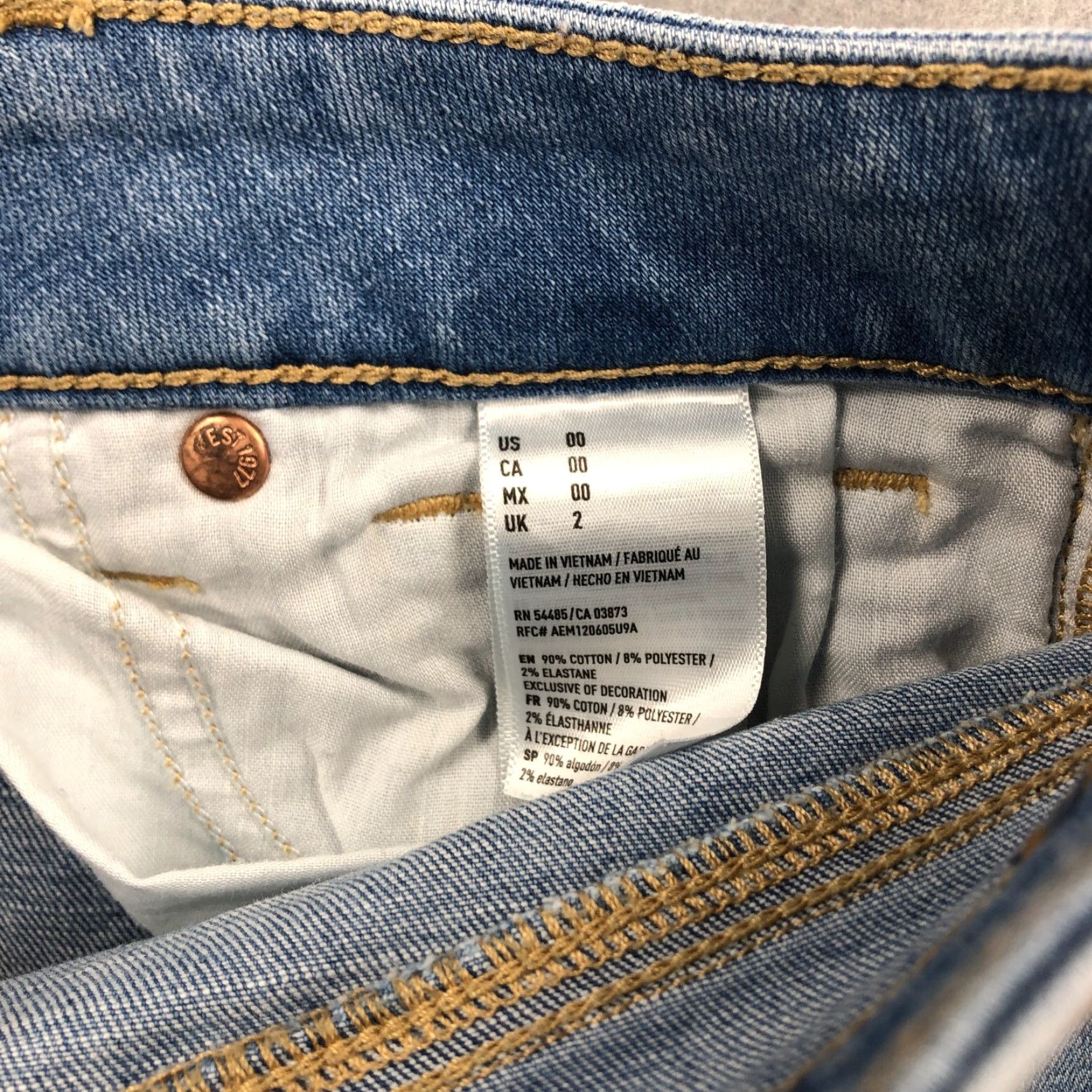 American Eagle Outfitters American Eagle Outfitters Shorts Women 00 Blue Denim Cut-Off Midi Faded Solid 5-Pocket Belk? (Brand clarified: American Eagle Outfitters) Size 24" / US 00 / IT 34 - 4 Thumbnail