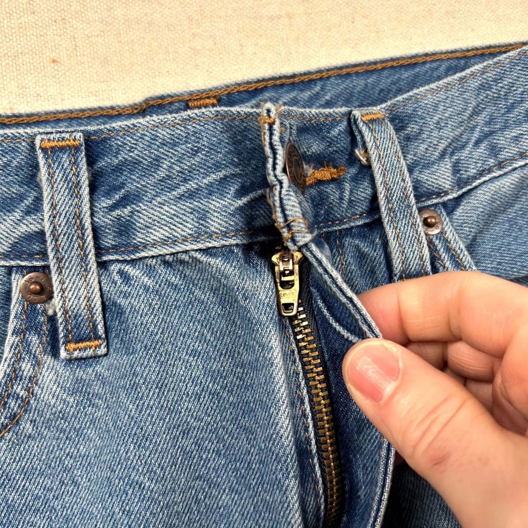 Levi's VINTAGE Levi's Premium Jeans Womens 24 Baggy Dad Relaxed Skater Mid Wash Denim Grunge Size 42" / US 20 - 3 Thumbnail