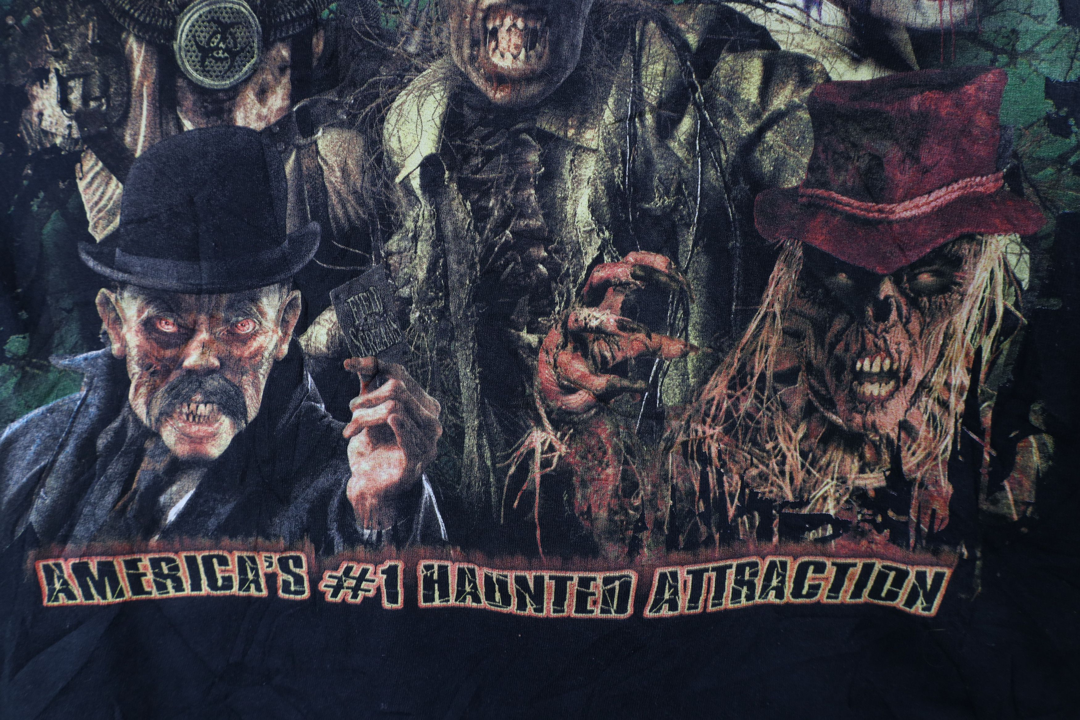 Vintage Vintage Streetwear Halloween Zombie Field of Screams T-Shirt Size US L / EU 52-54 / 3 - 6 Thumbnail