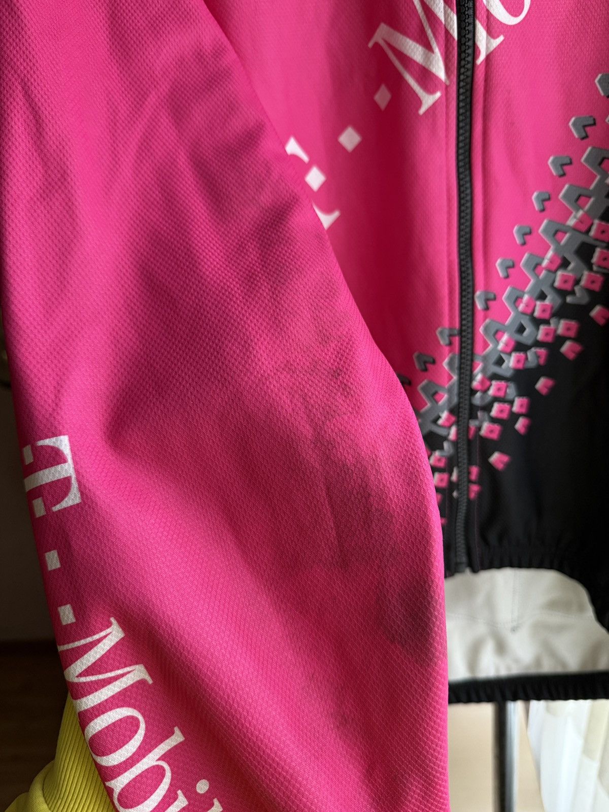 Adidas Vintage Adidas TEAM TELEKOM T-MOBILE cycling Jacket Size US M / EU 48-50 / 2 - 16 Thumbnail
