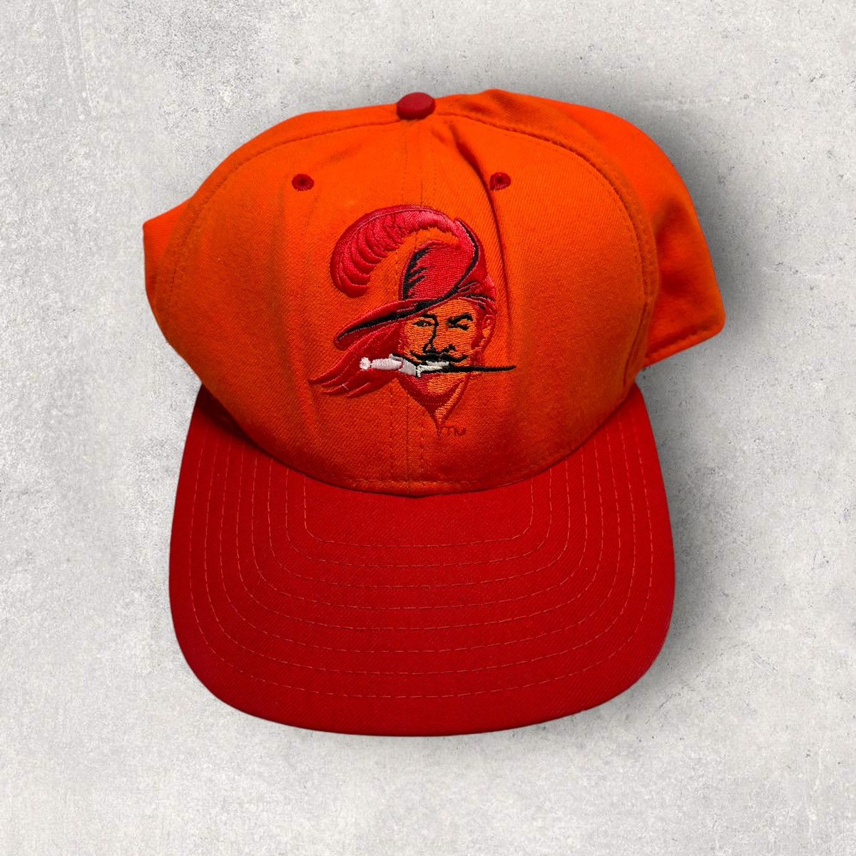NFL × New Era × Vintage Vintage Tampa Bay Buccaneers hat Size ONE SIZE - 1 Thumbnail