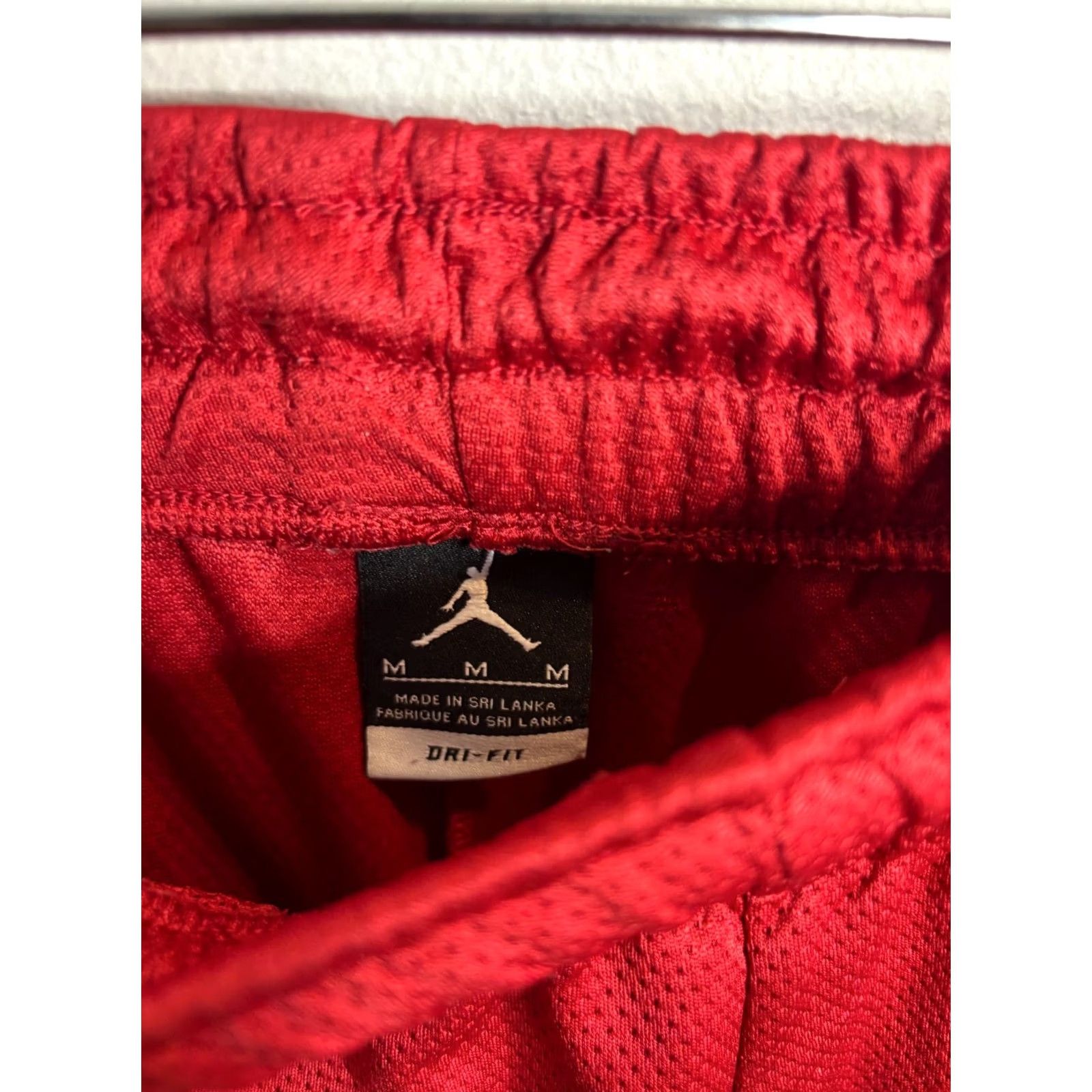 Nike Nike Vintage Basketball Shorts Mens M Red Shimmer Dazzle Satin Polyester Drawstring Elastic Waist 9in Inseam 4680 Size US 31 - 3 Thumbnail
