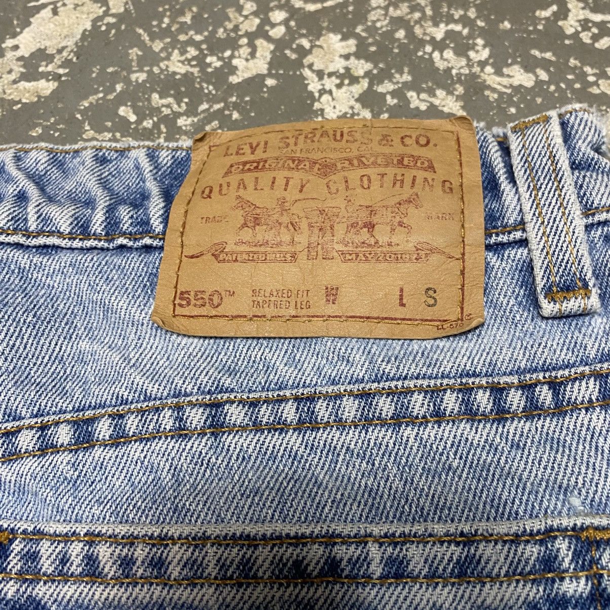 Japanese Brand × Levi's × Vintage Vintage Levis 550 Light Wash Relaxed Fit Denim Jeans 90s Size US 31 - 3 Thumbnail