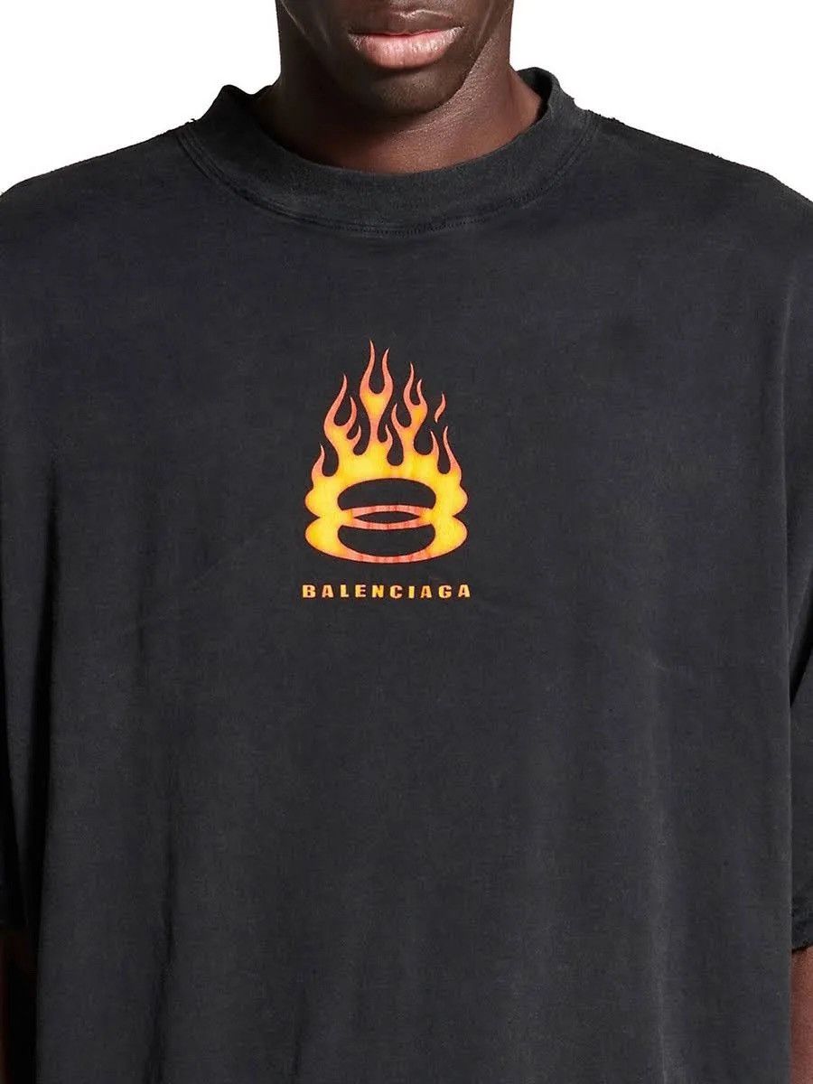 Balenciaga Balenciaga Burning unity logo oversized tee Size US L / EU 52-54 / 3 - 11 Thumbnail