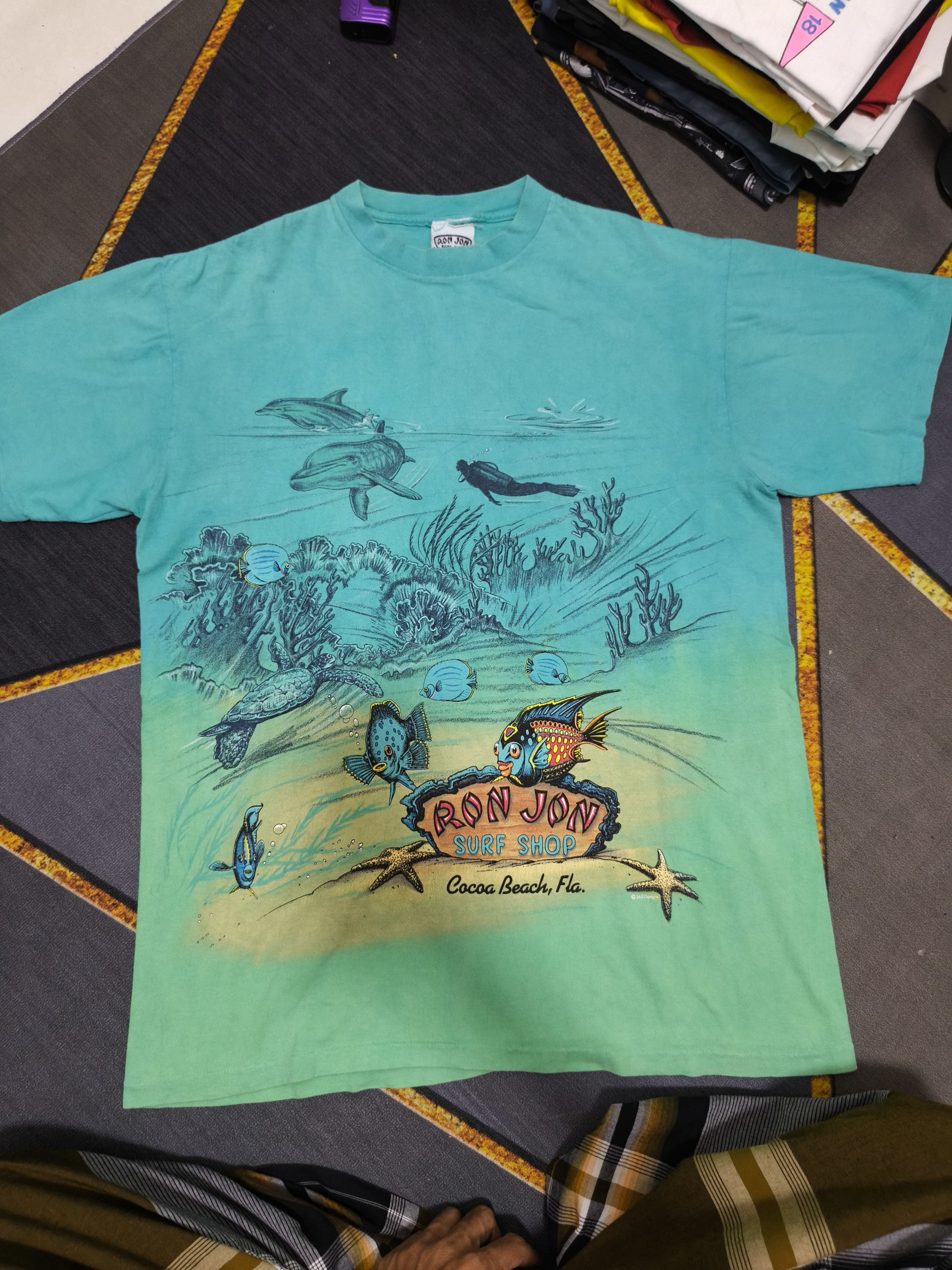 Ron Jon Surf Shop Vintage 90s Ron Jon T-Shirt – Ocean Diver Dolphin Graphic Size US L / EU 52-54 / 3 - 1 Thumbnail