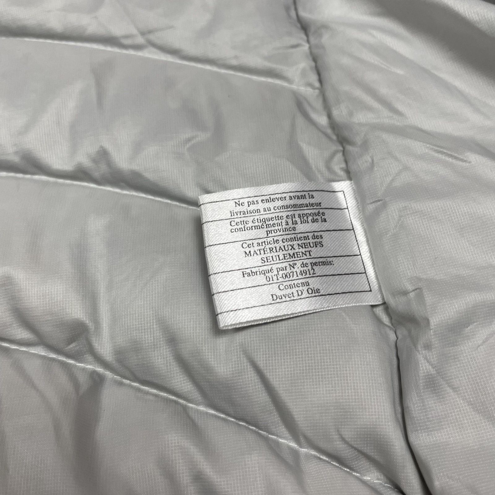 Patagonia Patagonia Women's White Full Zip Outdoor Puffer Vest XS Size XS / US 0-2 / IT 36-38 - 13 Thumbnail