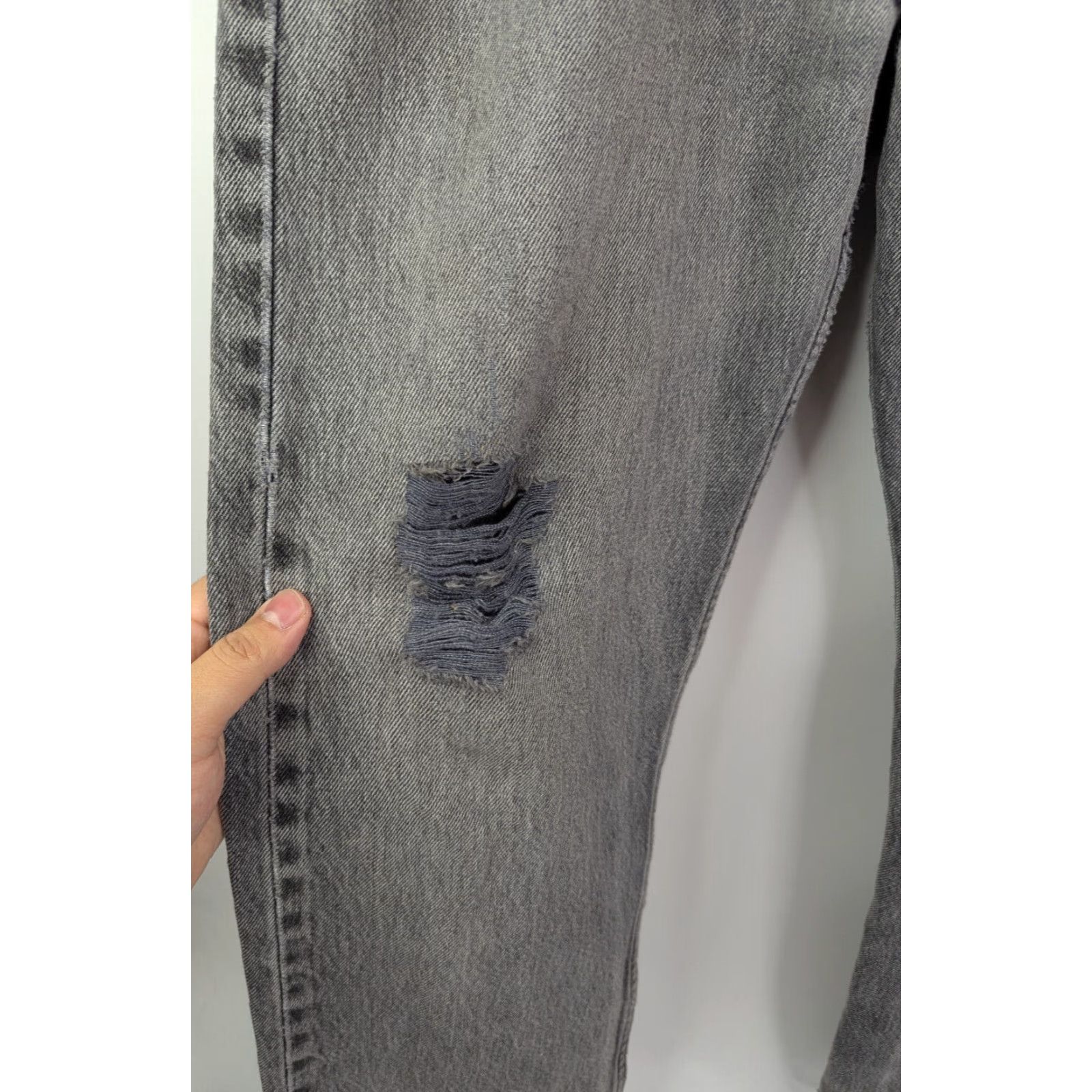Levi's VINTAGE Levi's 501 Jeans Women Grey 33x29 Button Fly Original Denim Distress Casual Regular Fit USA 00s Womens Size 24" / US 00 / IT 34 - 6 Thumbnail
