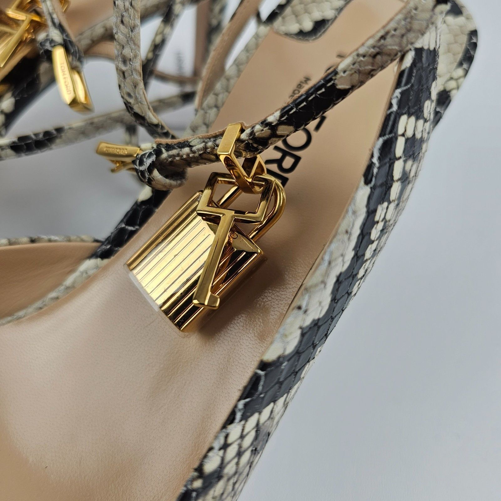 Tom Ford TOM FORD Padlock B/Blk Emb.Lthr. 55mm Pumps Size US 8.5 / IT 38.5 - 6 Thumbnail