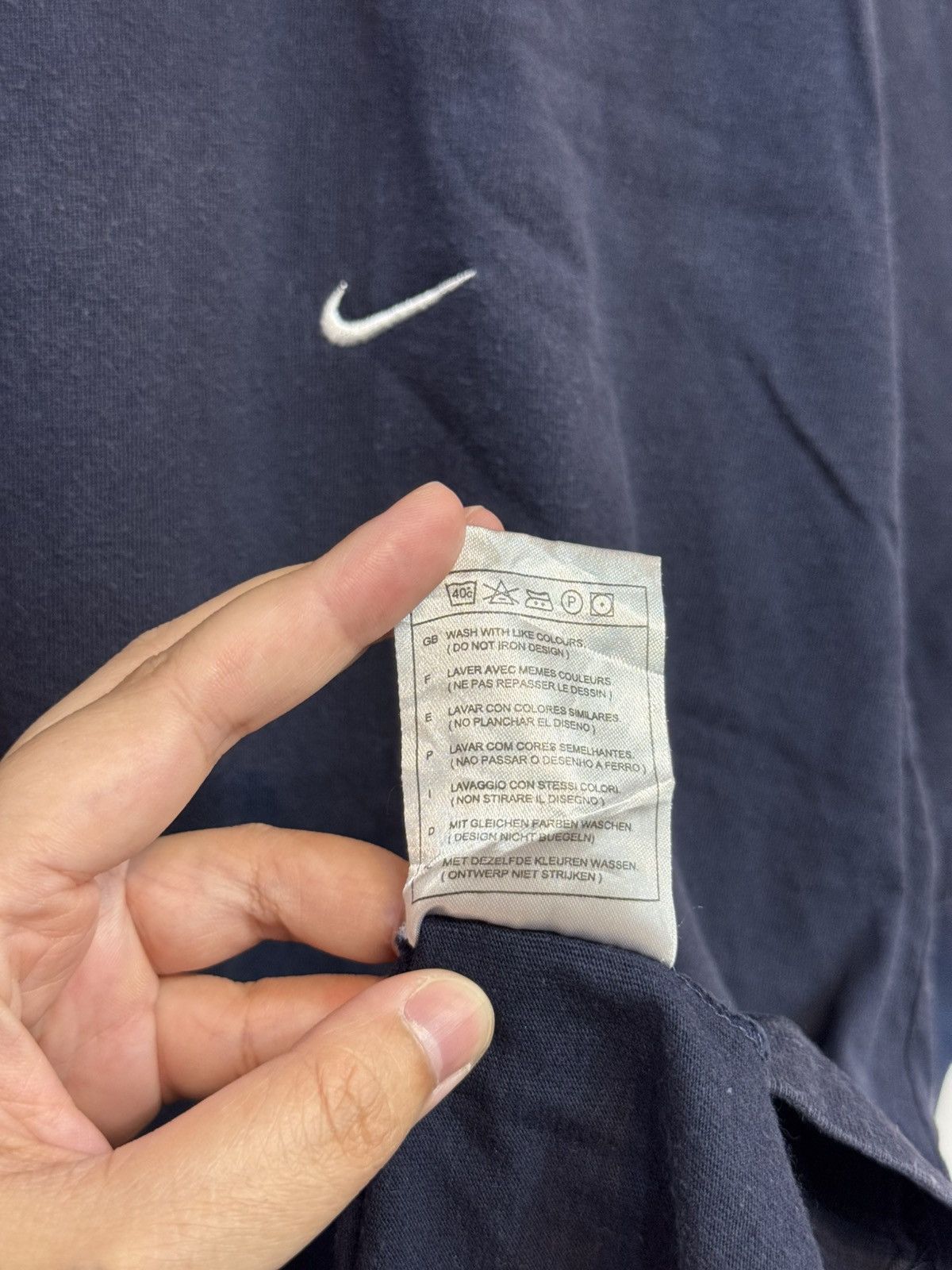 Nike × Vintage Vintage Nike Miniswoosh 90's Navy T-shirt Size US L / EU 52-54 / 3 - 4 Thumbnail