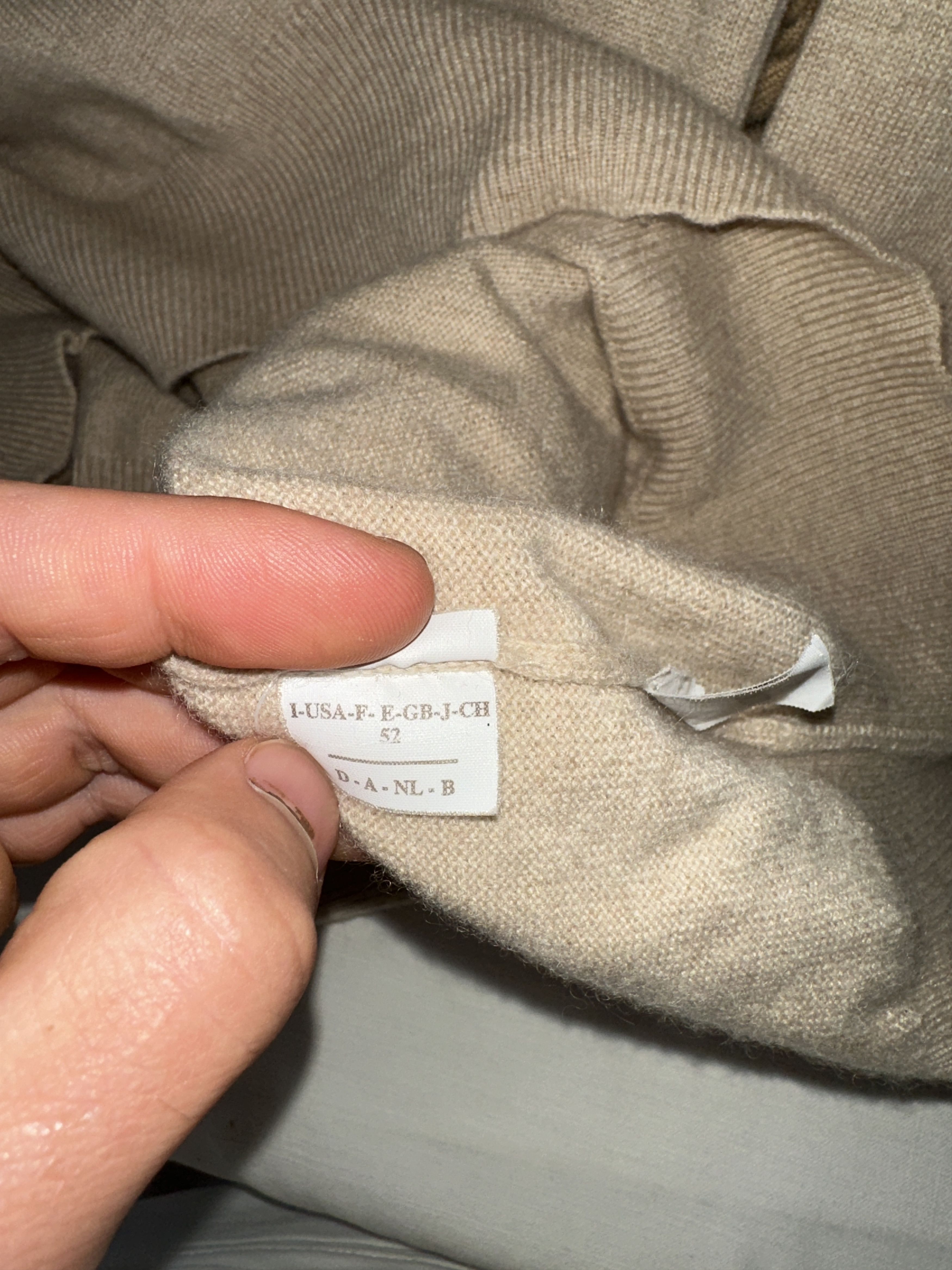 Brunello Cucinelli Pure Cashmere Brunello Cucinelli Light V Neck Size 52 L XL Size US L / EU 52-54 / 3 - 18 Thumbnail