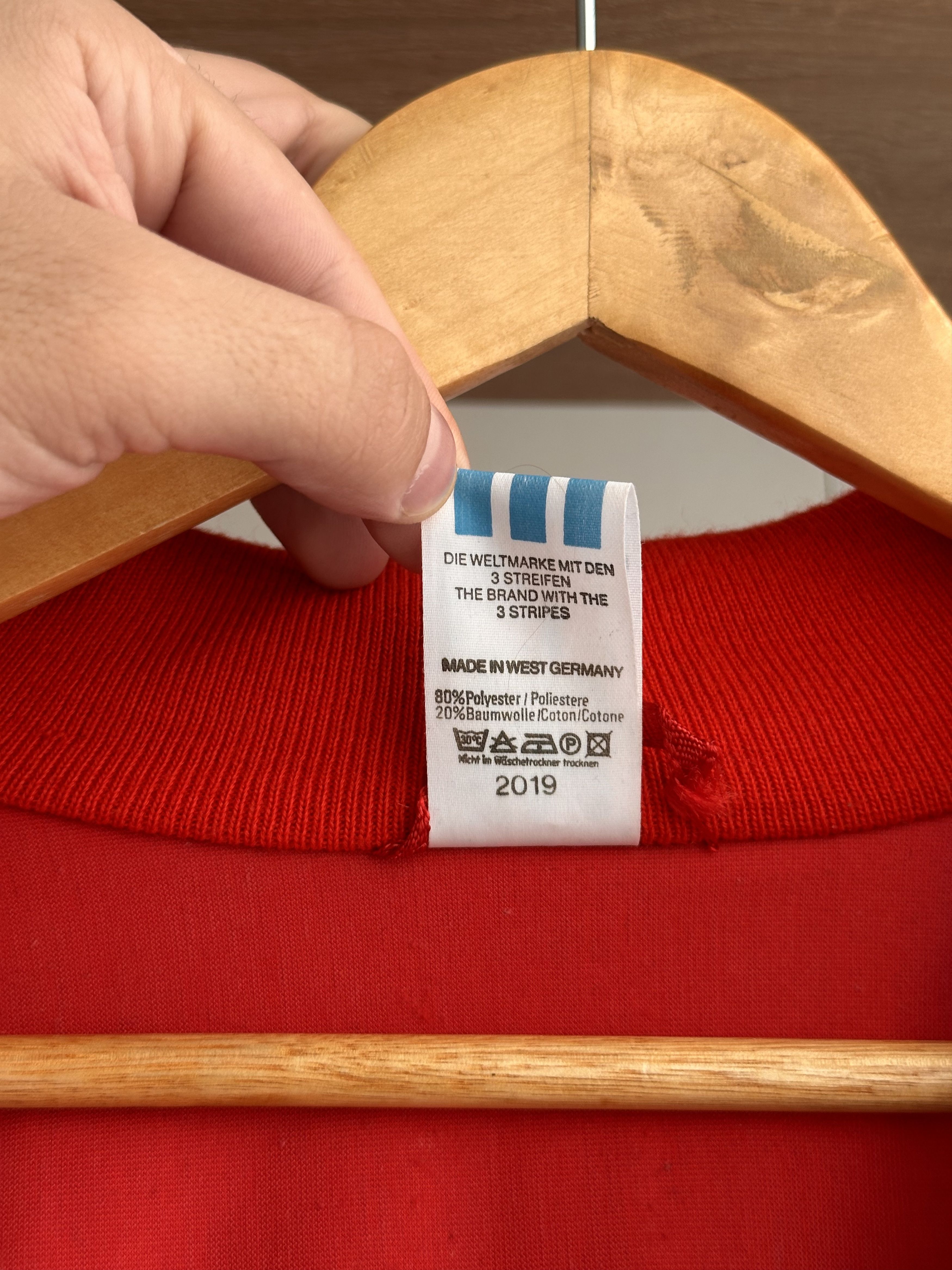 Adidas Vintage Adidas Suisse Handball Sportswear Red Hoodie Size US M / EU 48-50 / 2 - 12 Thumbnail