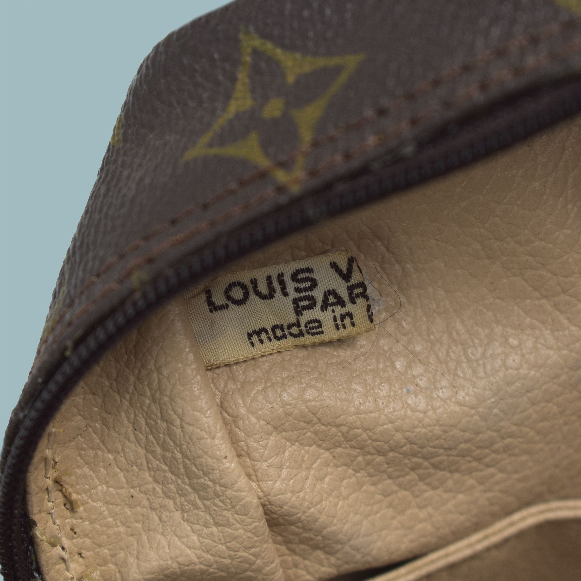 Louis Vuitton LOUIS VUITTON MONOGRAM LEATHER CLUTCH COSMETIC TOILETRY BAG Size ONE SIZE - 7 Thumbnail