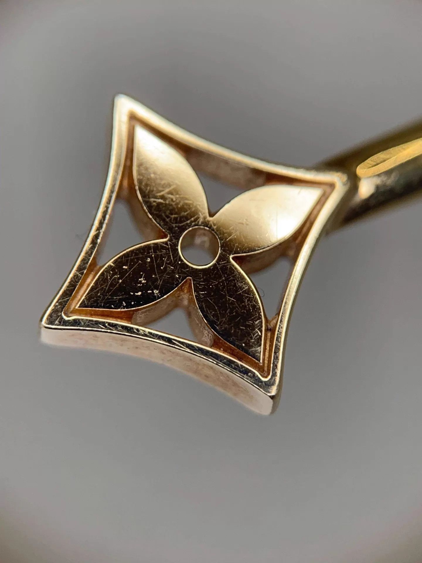 Louis Vuitton LV Gold 1 Diamond Clover Bracelet 16 6.06g No Acc Size ONE SIZE - 7 Thumbnail