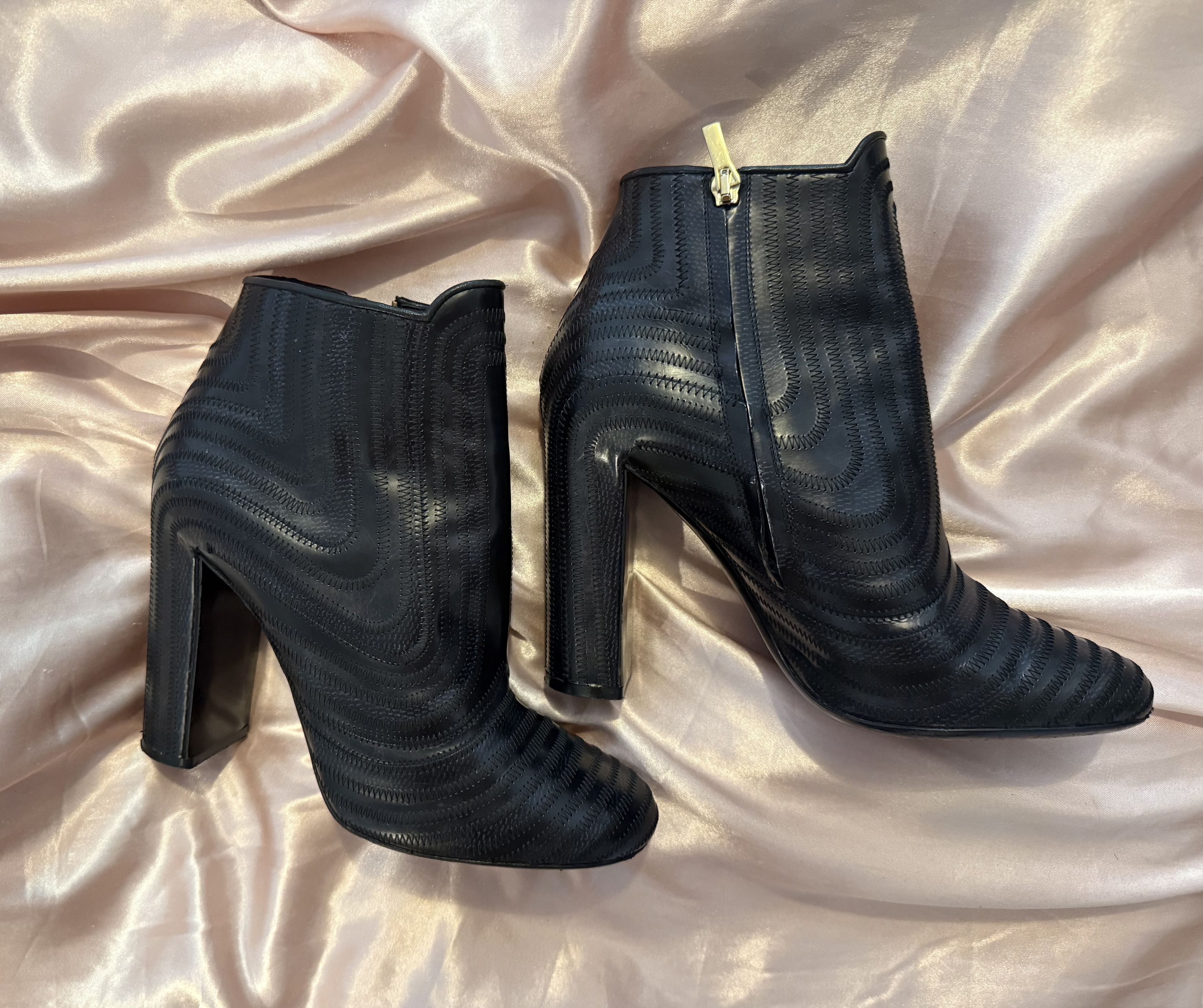 Salvatore Ferragamo Salvatore Ferragamo Feeling Zig Zag Boots Quilted Design Size US 9 / IT 39 - 2 Thumbnail