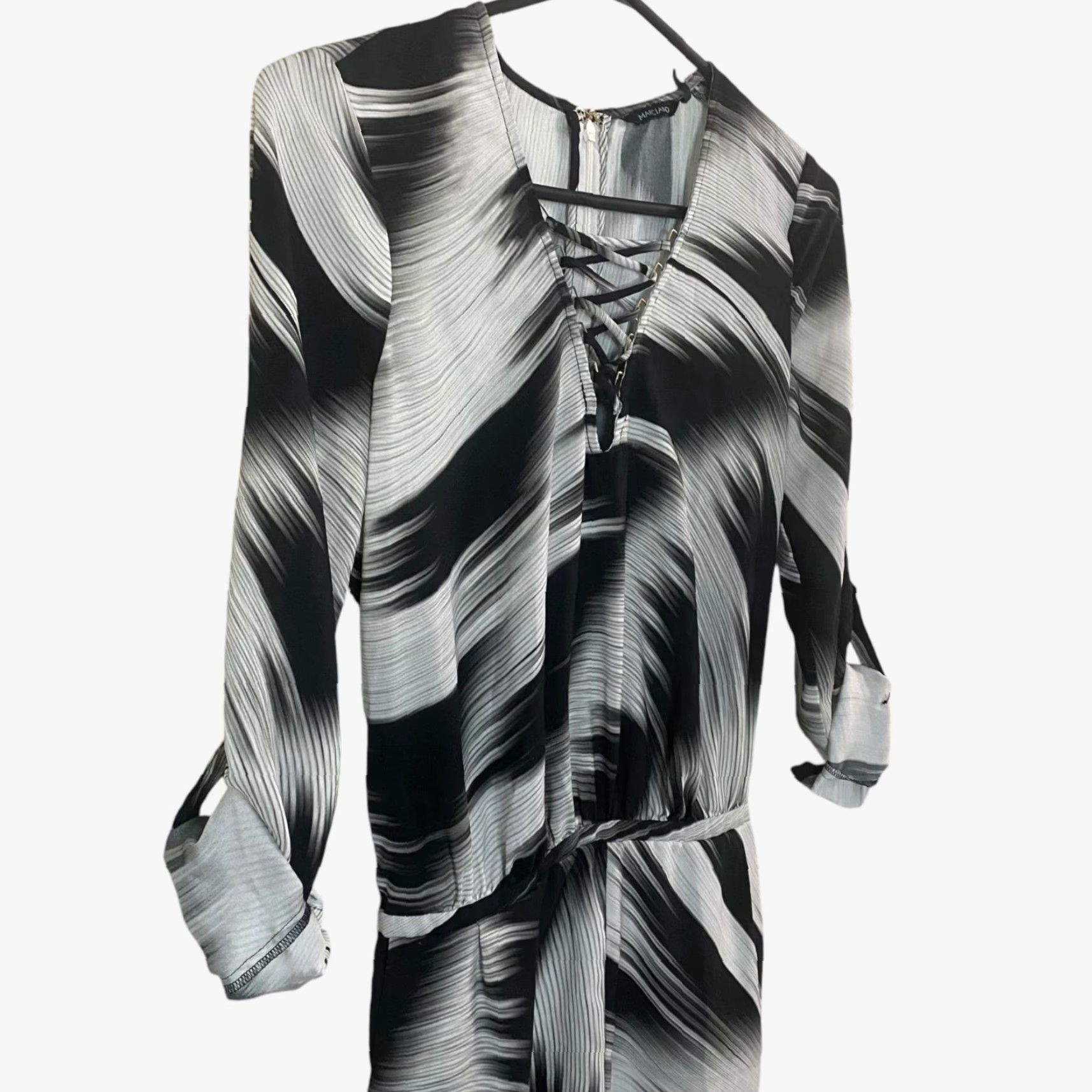 Vintage Marciano Romper White/Black Abstract Print Tie-Waist Roll-Tab Sleeves Size 0 Women One-Piece Polyester Size 25" / US 0 / IT 36 - 4 Thumbnail