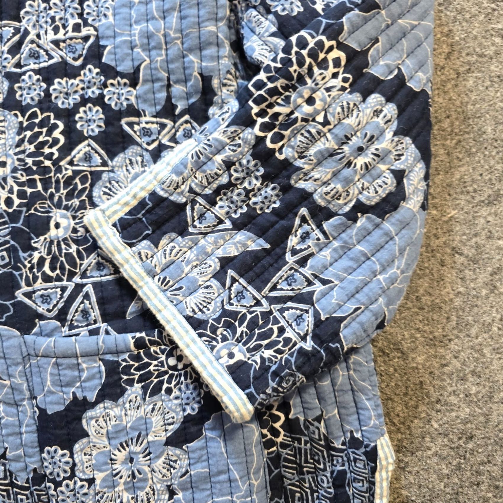 Vintage Quilted Jacket Womens Size L Blue Floral Button Up Pockets Kimono Sleeve Mid-Length Size L / US 10 / IT 46 - 3 Thumbnail