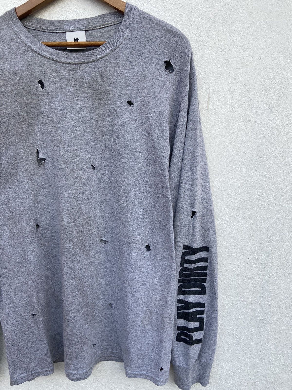 Undefeated Undefeated Play Dirty t shirt distressed long sleeve Size US M / EU 48-50 / 2 - 3 Thumbnail