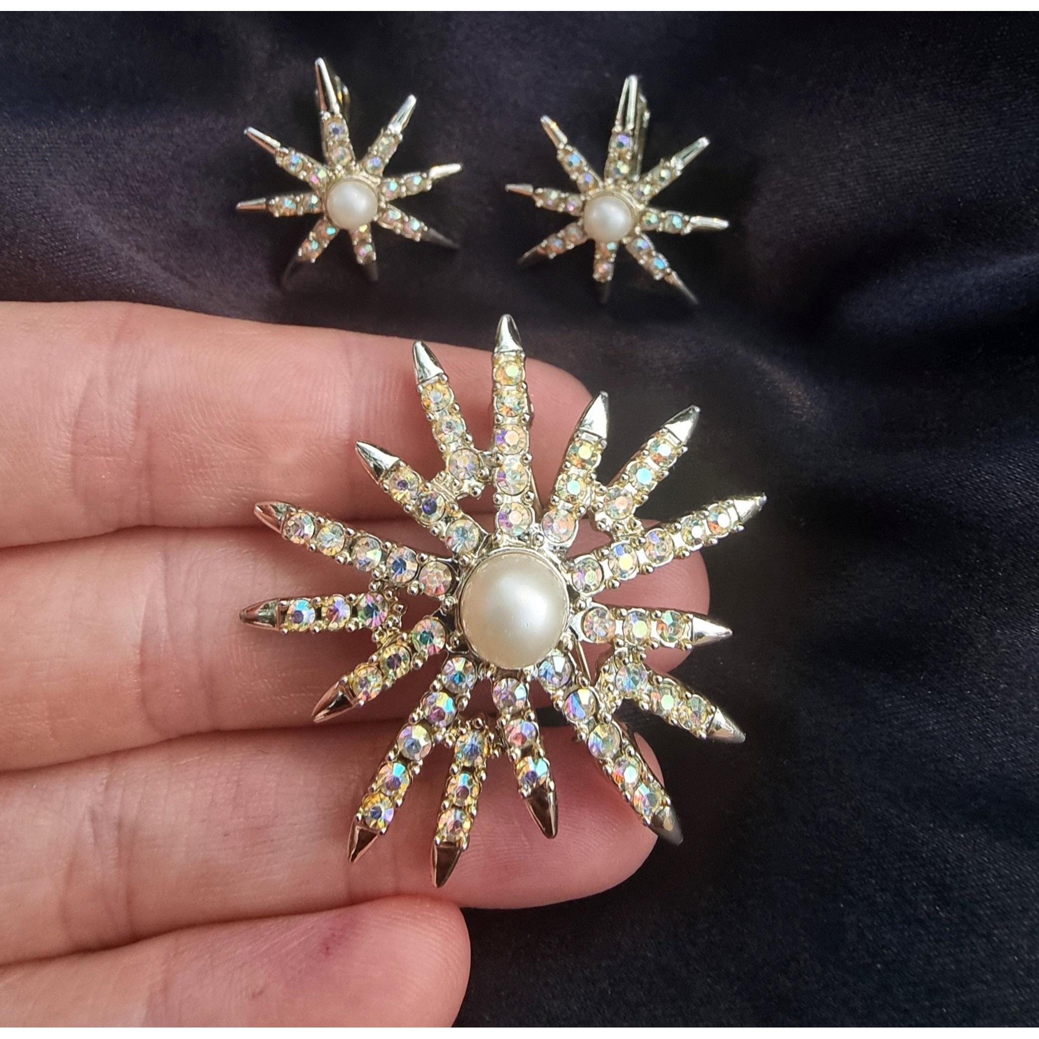Vintage Vintage EMMONS Signed Sparkly Rhineatone Pearls Star Burst P Size ONE SIZE - 8 Thumbnail