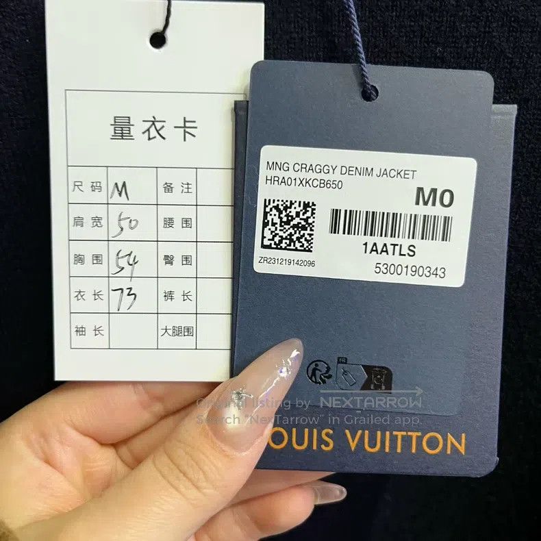 Louis Vuitton Louis Vuitton Contrasting sweater with dark blue full Logo Size US M / EU 48-50 / 2 - 4 Thumbnail