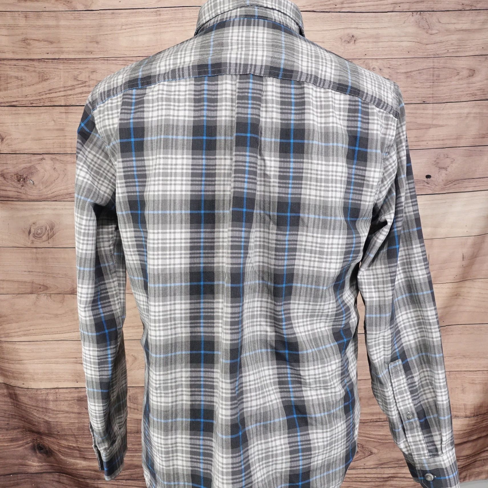 Eddie Bauer EDDIE BAUER LONG SLEEVE PLAID 100% POLYESTER BUTTON DOWN SHIRT MENS SZ M MEDIUM Size US M / EU 48-50 / 2 - 4 Thumbnail