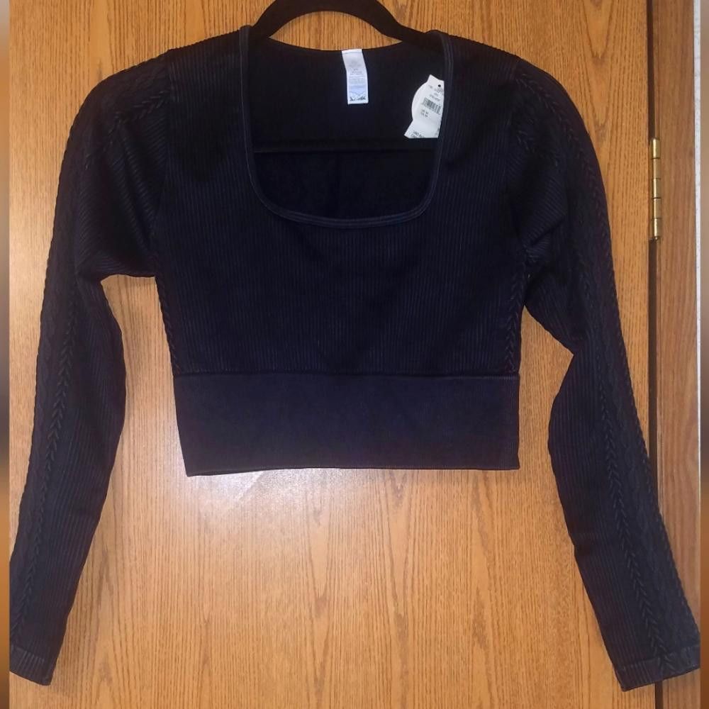 Designer NWT Aerie Black Offline Crop Top Size Medium Size M / US 6-8 / IT 42-44 - 1 Thumbnail