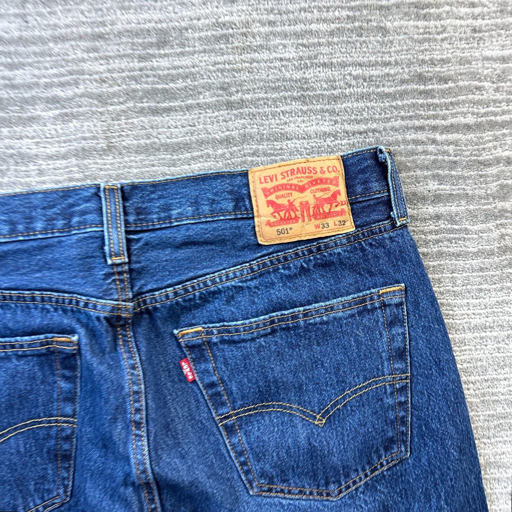 Levi's Levi's 501 Jeans Mens 33x30 Blue Denim Straight Button Fly Vintage No 90s Theme Regular Fit Size US 33 - 4 Thumbnail