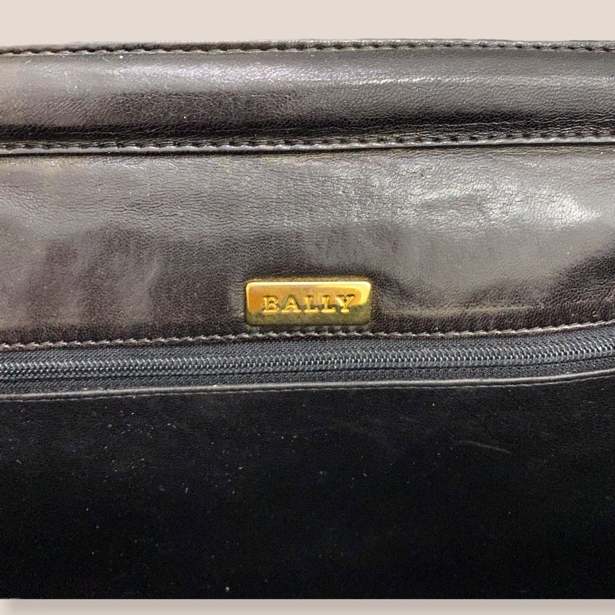 Bally ‼️LASTDROP‼️ AUTHENTIC BALLY LEATHER QUILTED SHOULDER BAG Size ONE SIZE - 19 Thumbnail