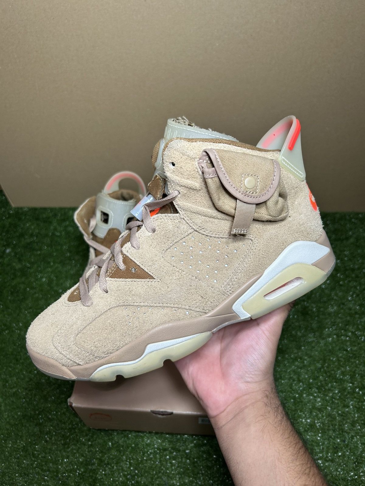 Jordan Brand × Travis Scott Jordan 6 Travis Scott British Khaki Size US 9 / EU 42 - 2 Thumbnail
