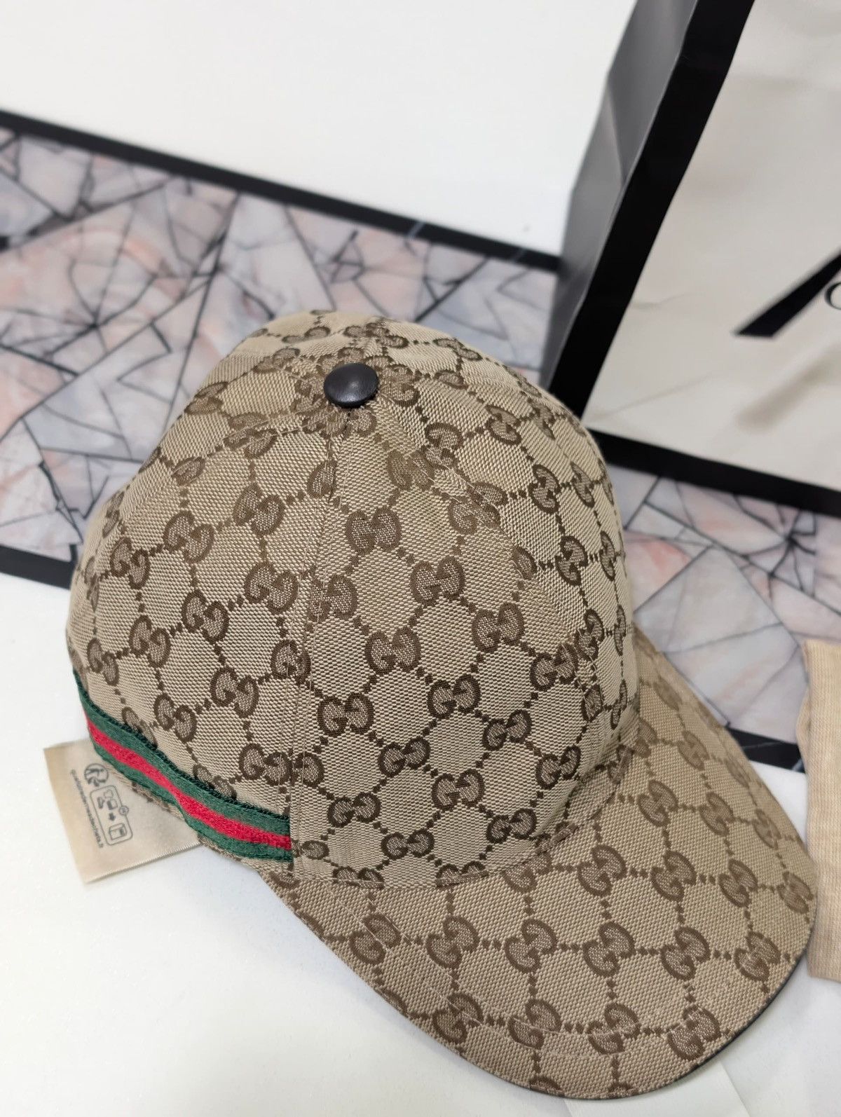 Gucci Authentic Gucci GG Canvas Baseball Cap Size ONE SIZE - 4 Thumbnail