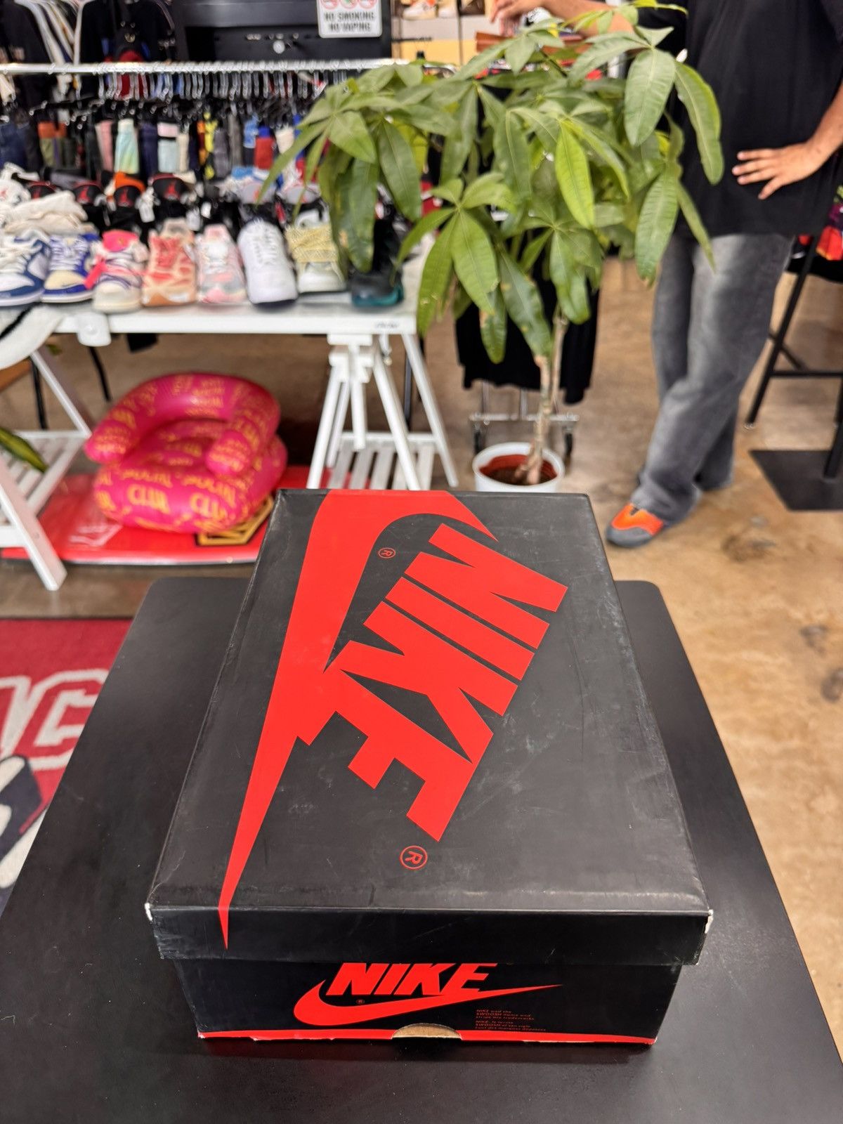 Jordan Brand Air Jordan 1 Shadow Size 7Y (2018) Size US 7 / EU 40 - 14 Thumbnail