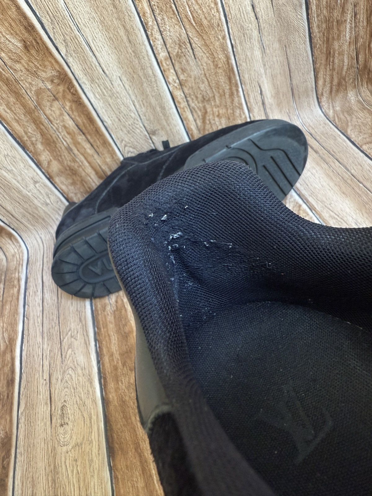 Louis Vuitton Suede lv trainers Size US 10 / EU 43 - 13 Thumbnail