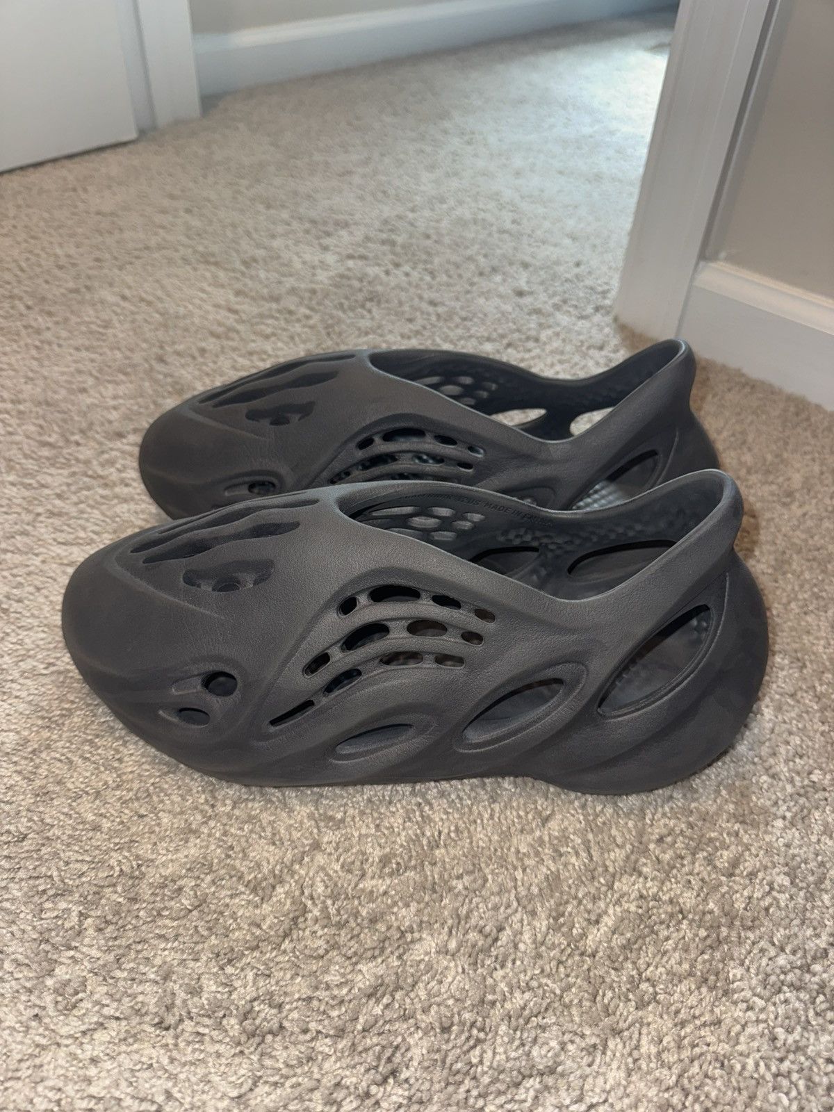 Yeezy Yeezy foam onyx Size US 12 / EU 45 - 4 Thumbnail