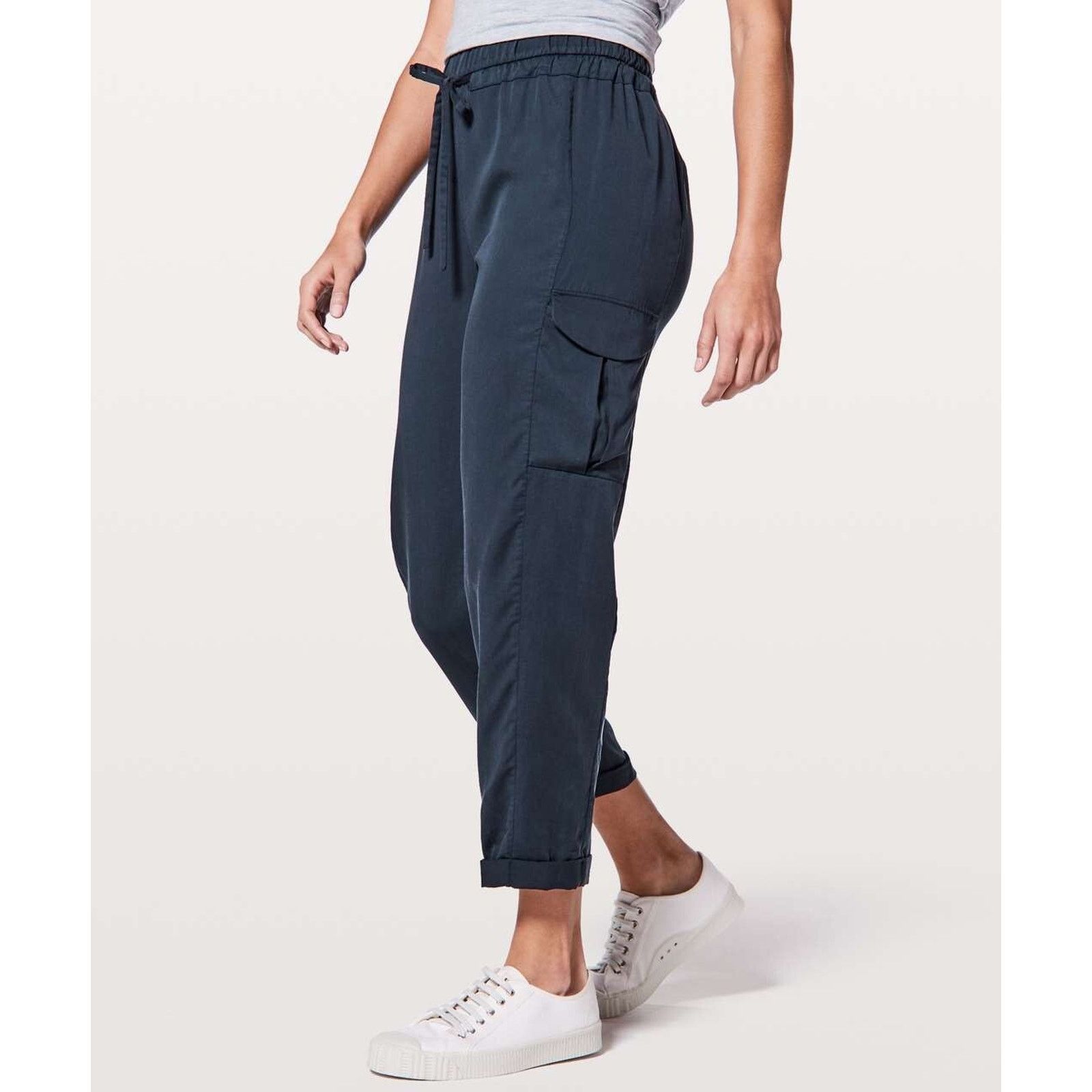 Lululemon Lululemon Women Move Lightly Pant Navy Size 6 A000838 Size 28" / US 6 / IT 42 - 1 Thumbnail
