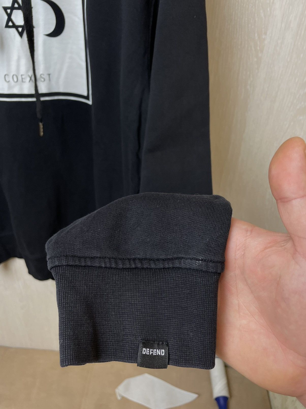 DEFEND PARIS DEFEND PARIS PULLOVER HOODIE SIZE XL BLACK MENS Size US XL / EU 56 / 4 - 6 Thumbnail