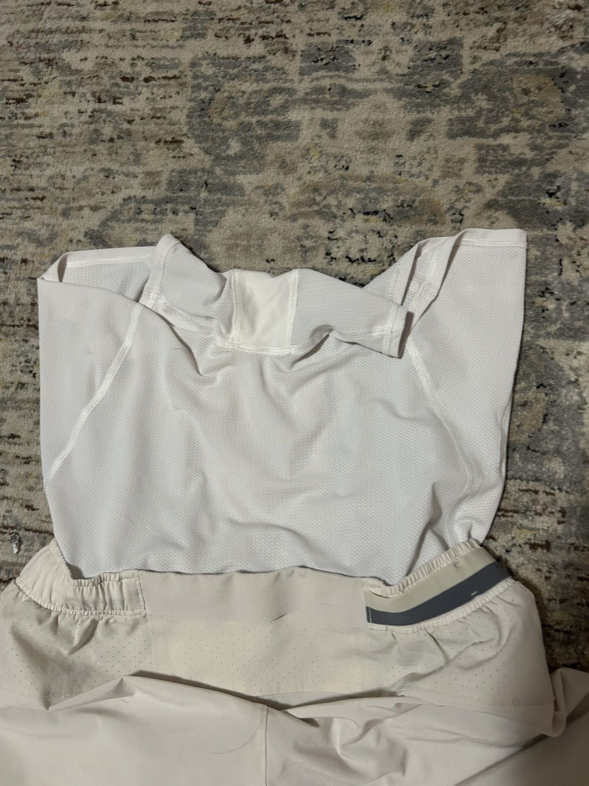 Lululemon Lululemon 5 inch seam shorts Size US 32 / EU 48 - 4 Thumbnail