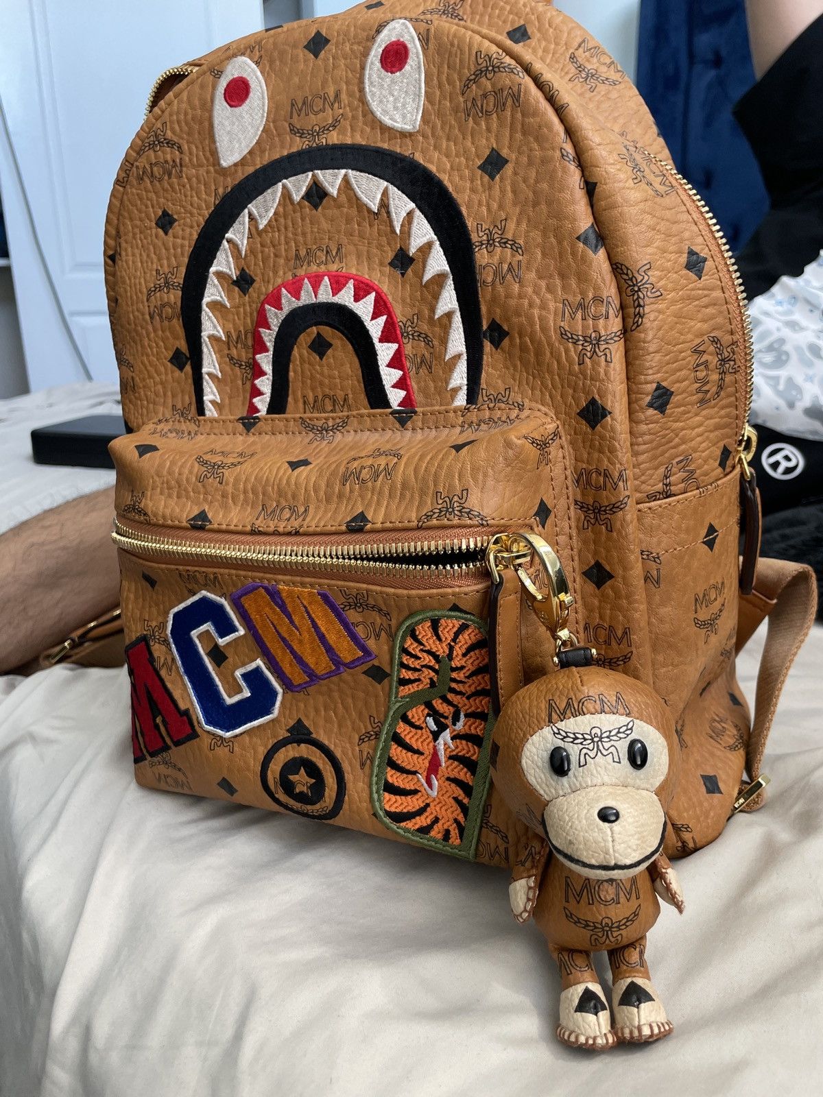 MCM × BAPE® SHARK STARK BACKPACK リュック MCM x BAPE Shark Stark Backpack Visetos Cognac in Coated Canvas