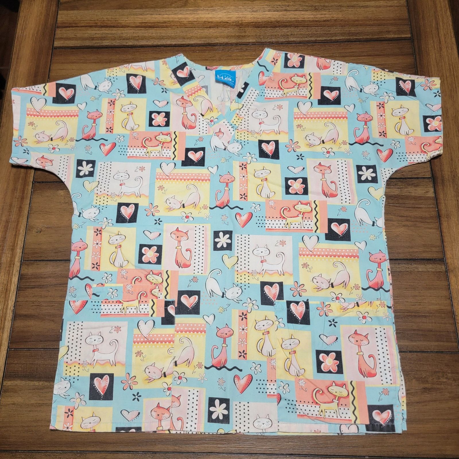Other Cats & Hearts Scrub Top (High Quality Basic Scrubs) - Small Size S / US 4 / IT 40 - 1 Thumbnail