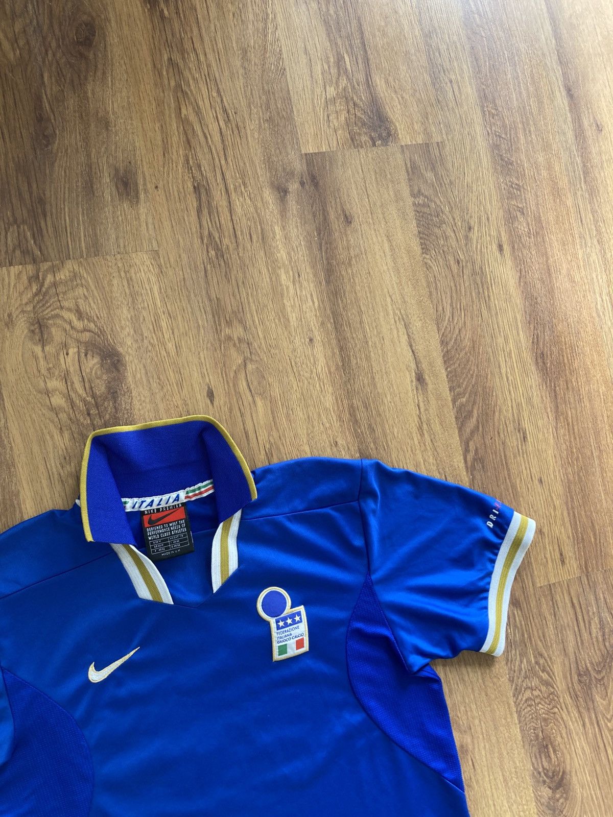 Vintage Vintage 1996 Nike italy soccer football jersey M y2k 90s Size US M / EU 48-50 / 2 - 4 Thumbnail