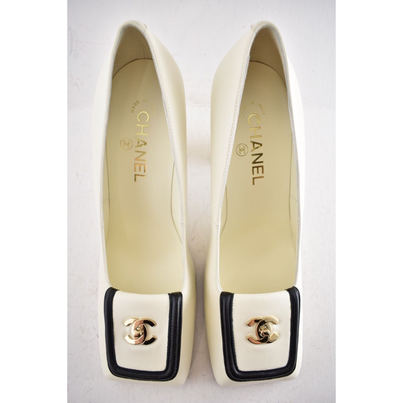 Chanel Chanel Ivory Black Square Turnlock Block Heel Pump 40.5 Size US 10.5 / IT 40.5 - 18 Thumbnail