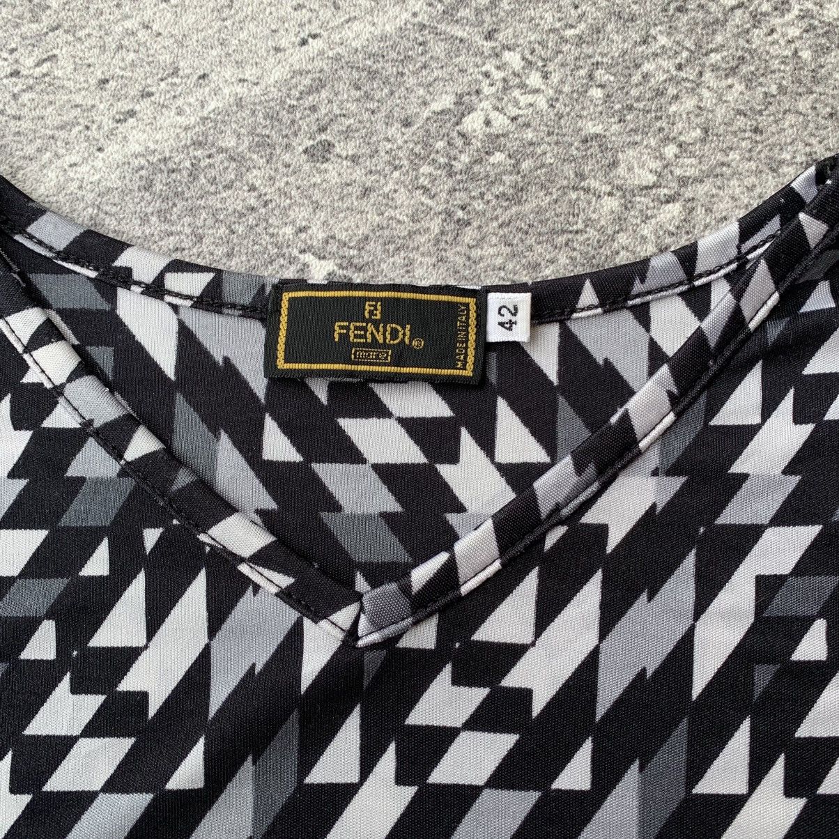 Fendi Vintage Fendi monogram Tee Size S / US 4 / IT 40 - 6 Thumbnail