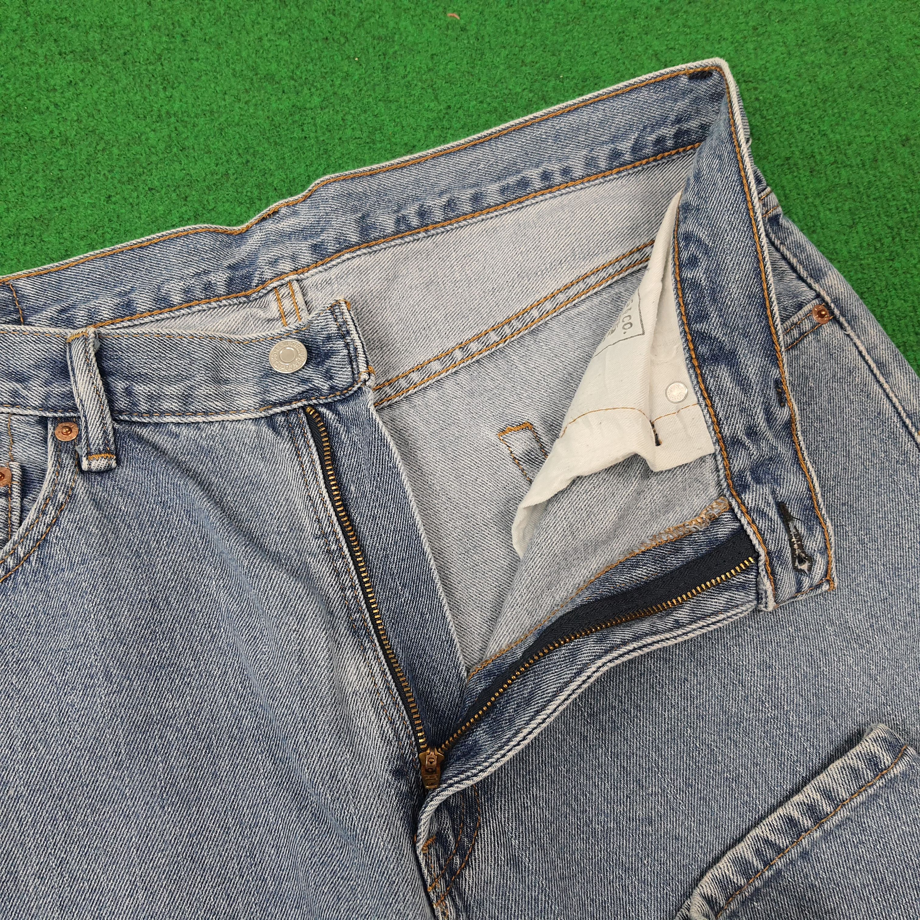 Levi's Vintage Levi's 550 90s Distressed Light Wash Jeans C272N7 Size US 36 / EU 52 - 7 Thumbnail