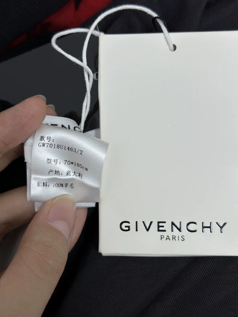 Givenchy Givenchy Black and Red Casual Printed Scarf Size ONE SIZE - 7 Thumbnail