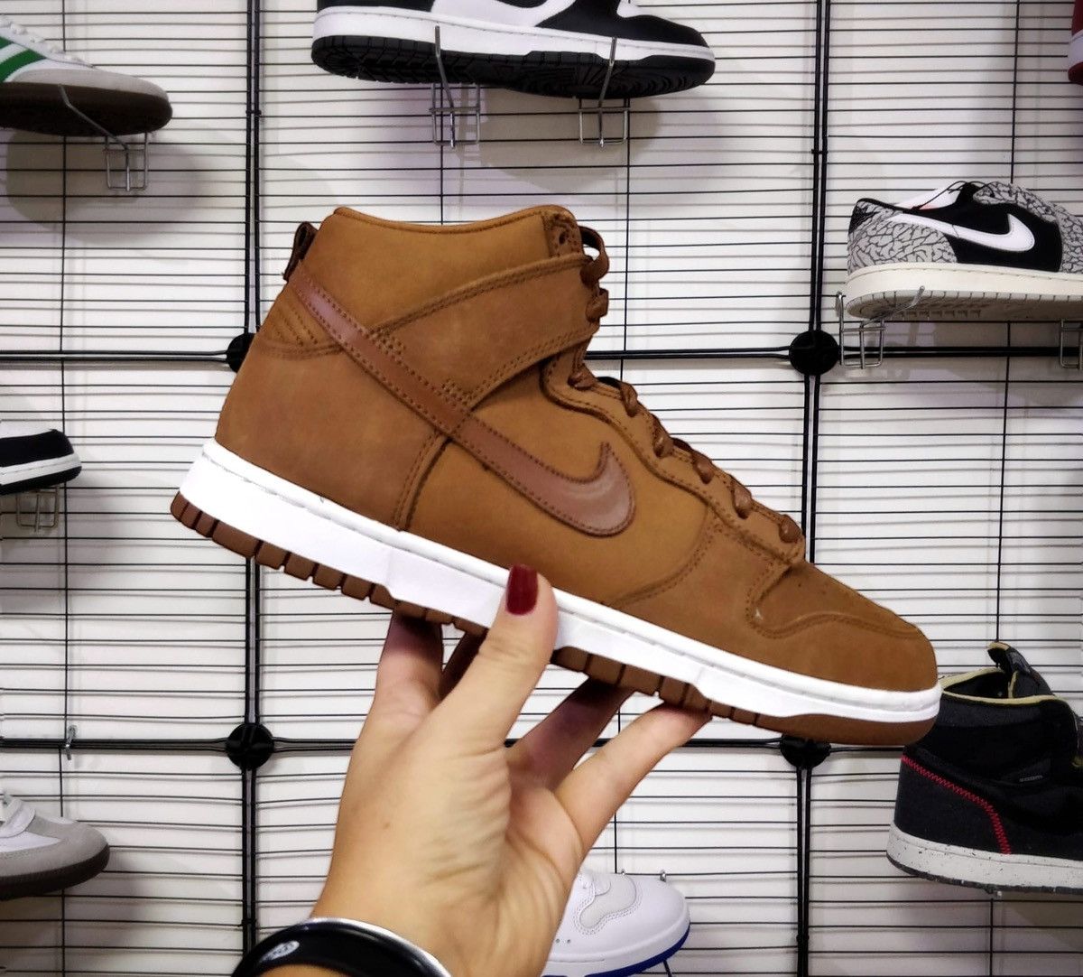 Nike Nike WMNS Dunk High Premium Pecan, size EU 40.5-US 9 Size US 10.5 / IT 40.5 - 1 Thumbnail